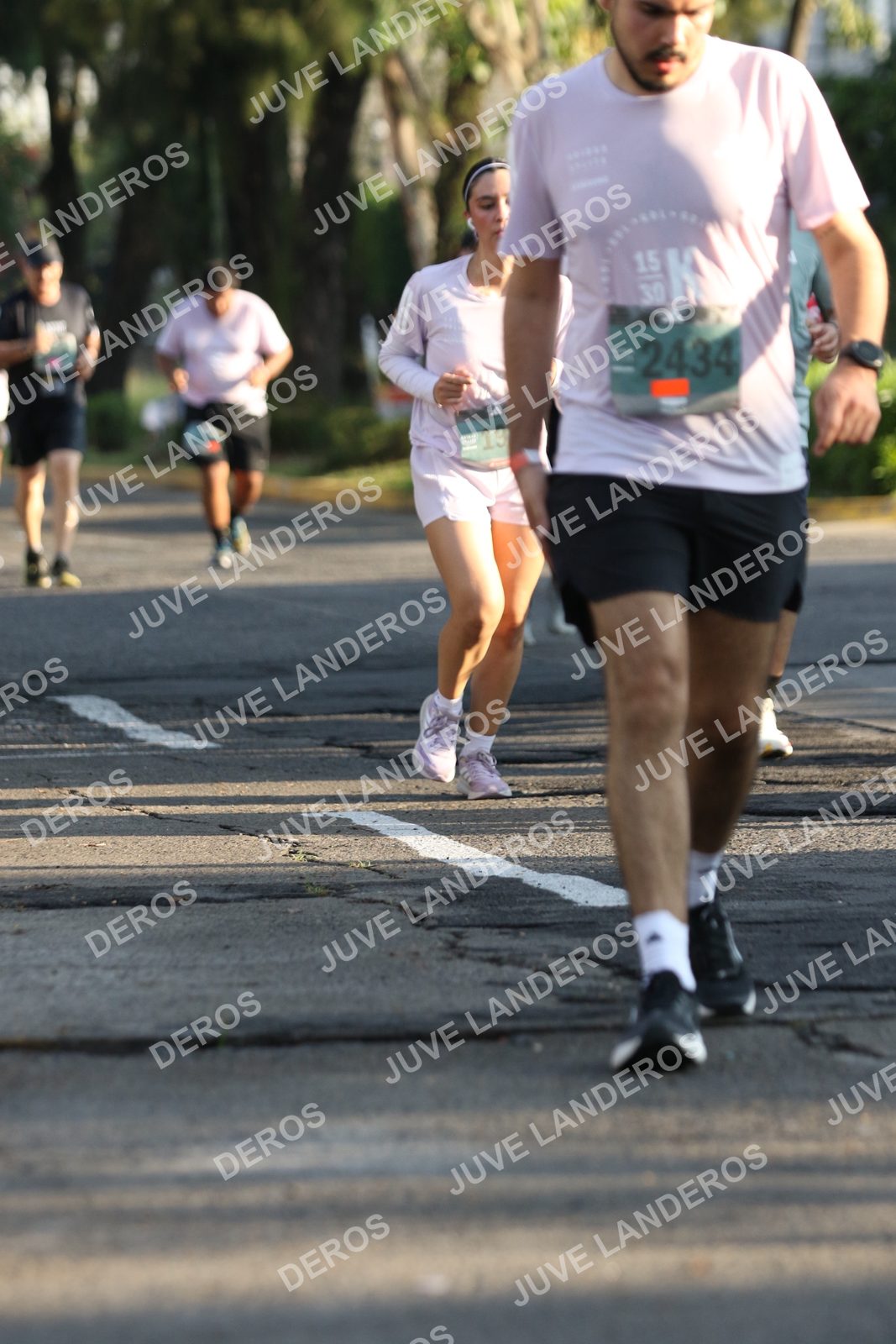 Foto de ADIDAS SPLITS GUADALAJARA 15K / 30K en Av. San Ignacio esquina Av. Ignacio L. Vallarta, Zapopan a las 07:55 · dorsal 2434, 15, 30, 13