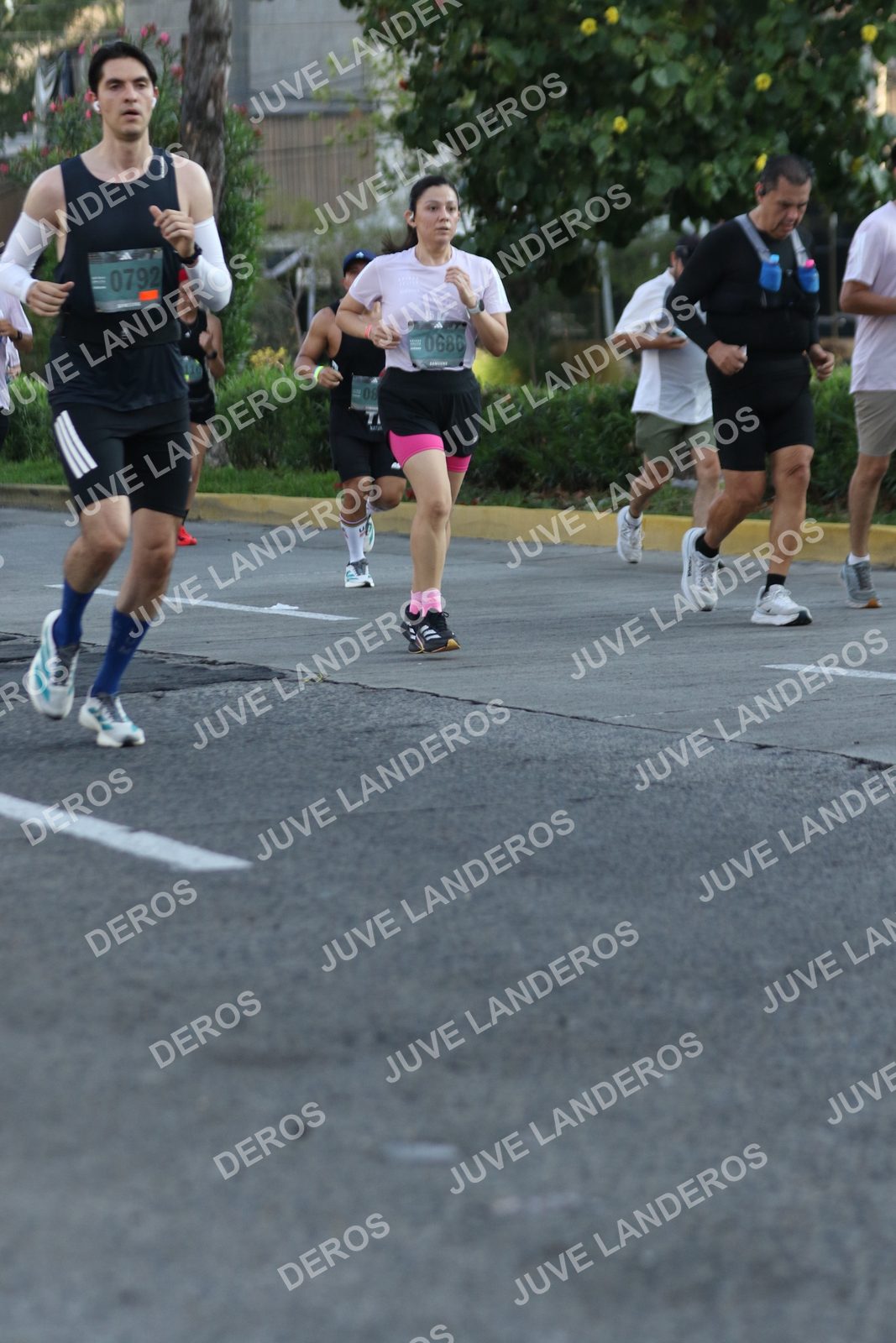 Foto de ADIDAS SPLITS GUADALAJARA 15K / 30K en Av. San Ignacio esquina Av. Ignacio L. Vallarta, Zapopan a las 07:42 · dorsal 792, 686