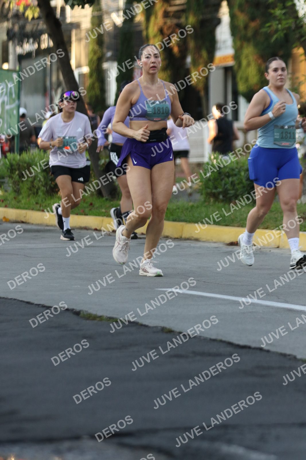 Foto de ADIDAS SPLITS GUADALAJARA 15K / 30K en Av. San Ignacio esquina Av. Ignacio L. Vallarta, Zapopan a las 07:19 · dorsal 1810, 1811, 1189