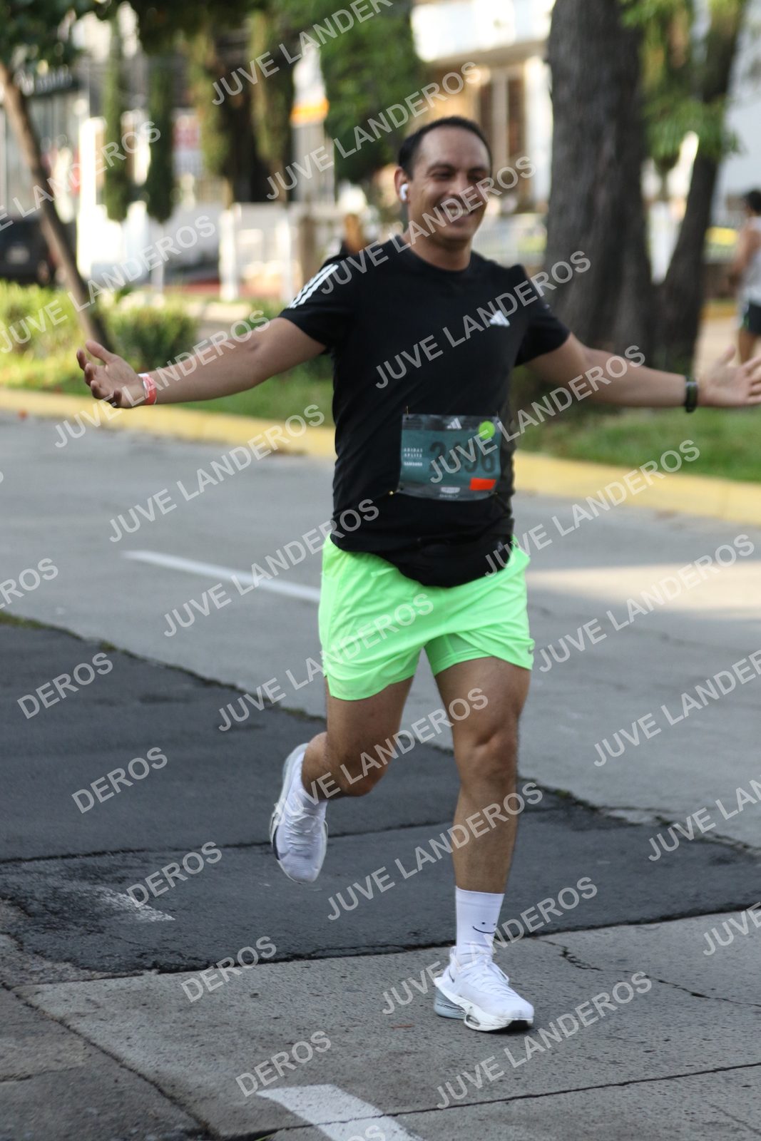 Foto de ADIDAS SPLITS GUADALAJARA 15K / 30K en Av. San Ignacio esquina Av. Ignacio L. Vallarta, Zapopan a las 08:19 · dorsal 2496