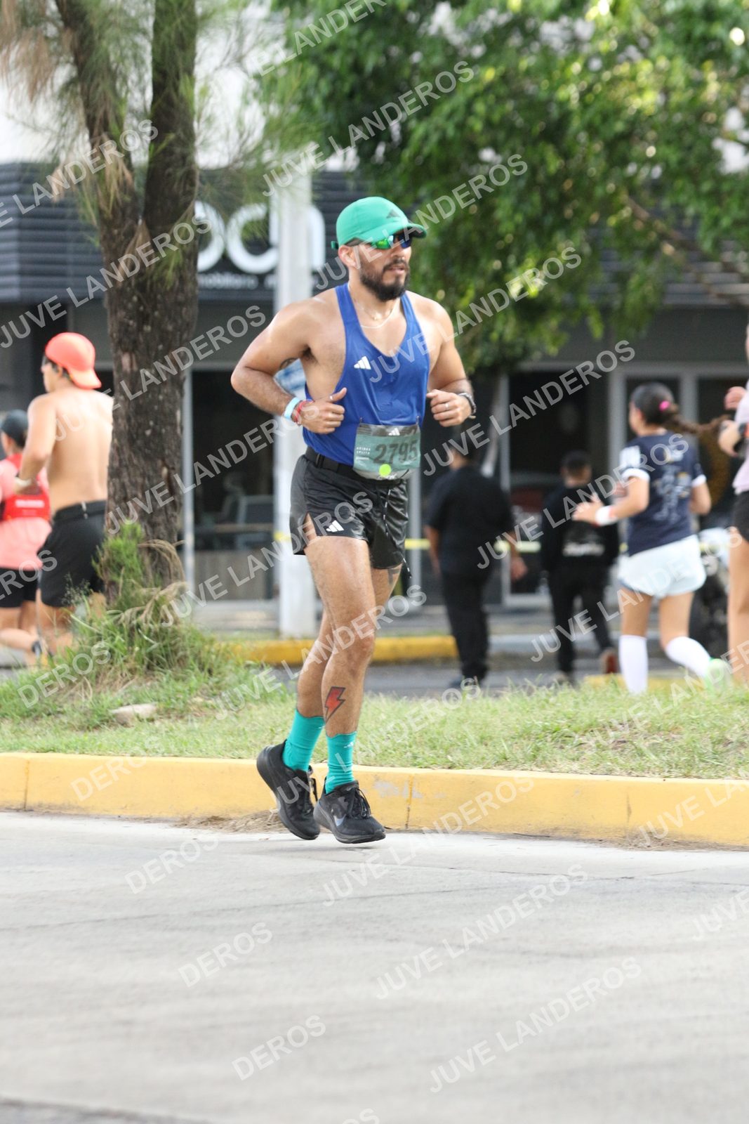 Foto de ADIDAS SPLITS GUADALAJARA 15K / 30K en Av. San Ignacio esquina Av. Ignacio L. Vallarta, Zapopan a las 08:36 · dorsal 2795