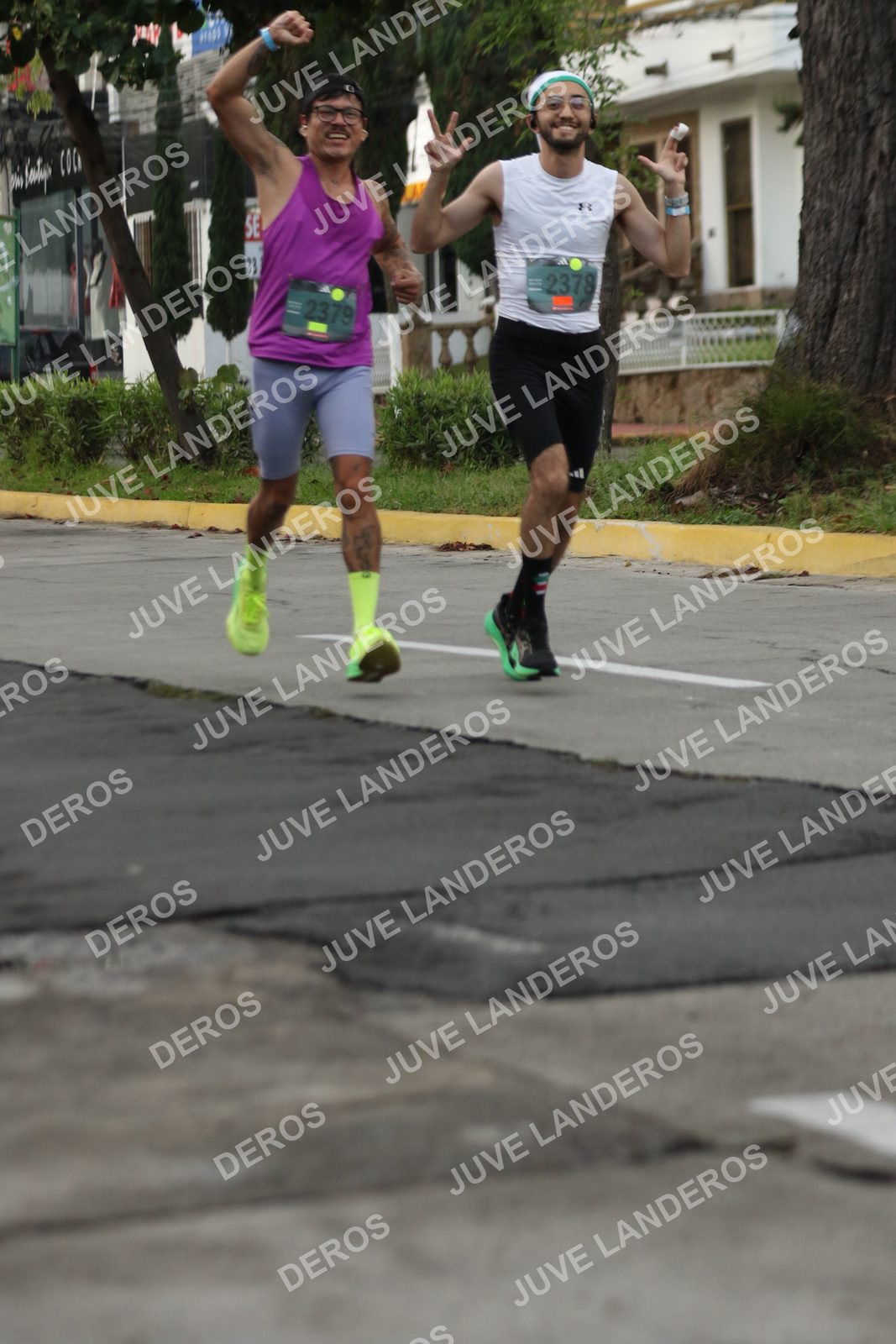 Foto de ADIDAS SPLITS GUADALAJARA 15K / 30K en Av. San Ignacio esquina Av. Ignacio L. Vallarta, Zapopan a las 06:58 · dorsal 2379, 2378, 33