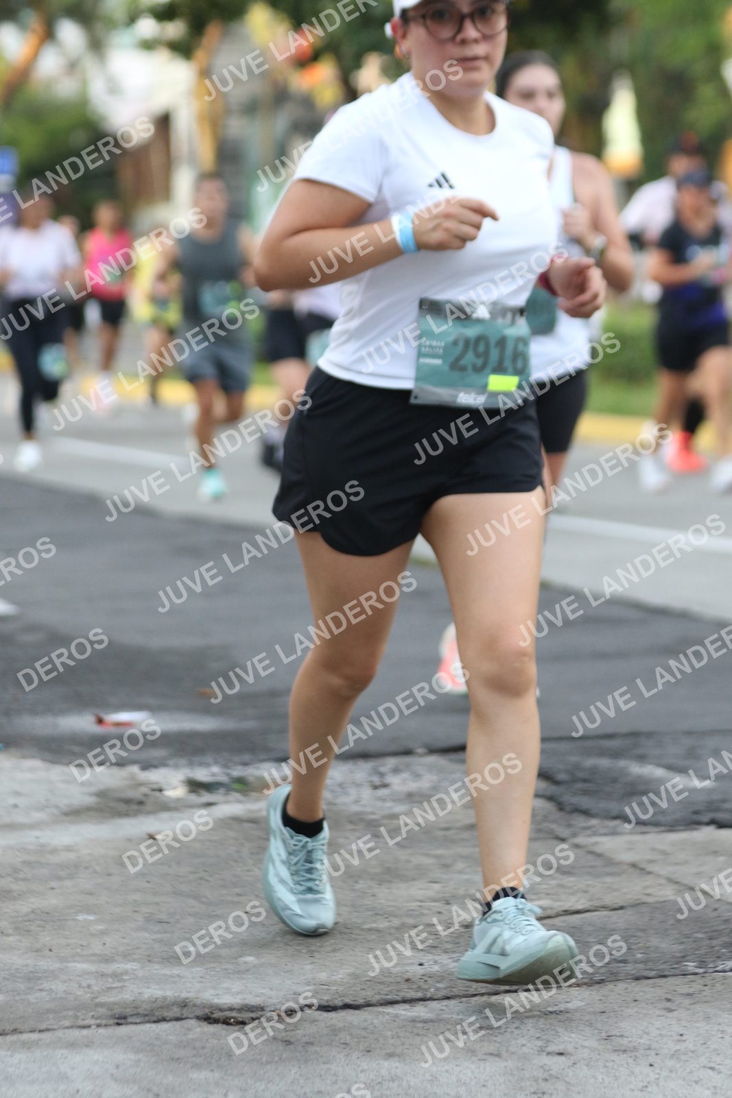 Foto de ADIDAS SPLITS GUADALAJARA 15K / 30K en Av. San Ignacio esquina Av. Ignacio L. Vallarta, Zapopan a las 07:08 · dorsal 2916