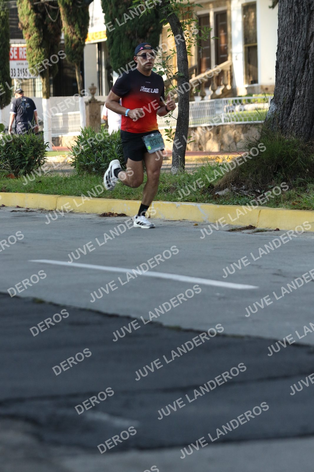 Foto de ADIDAS SPLITS GUADALAJARA 15K / 30K en Av. San Ignacio esquina Av. Ignacio L. Vallarta, Zapopan a las 08:05 · dorsal 3156, 302, 33