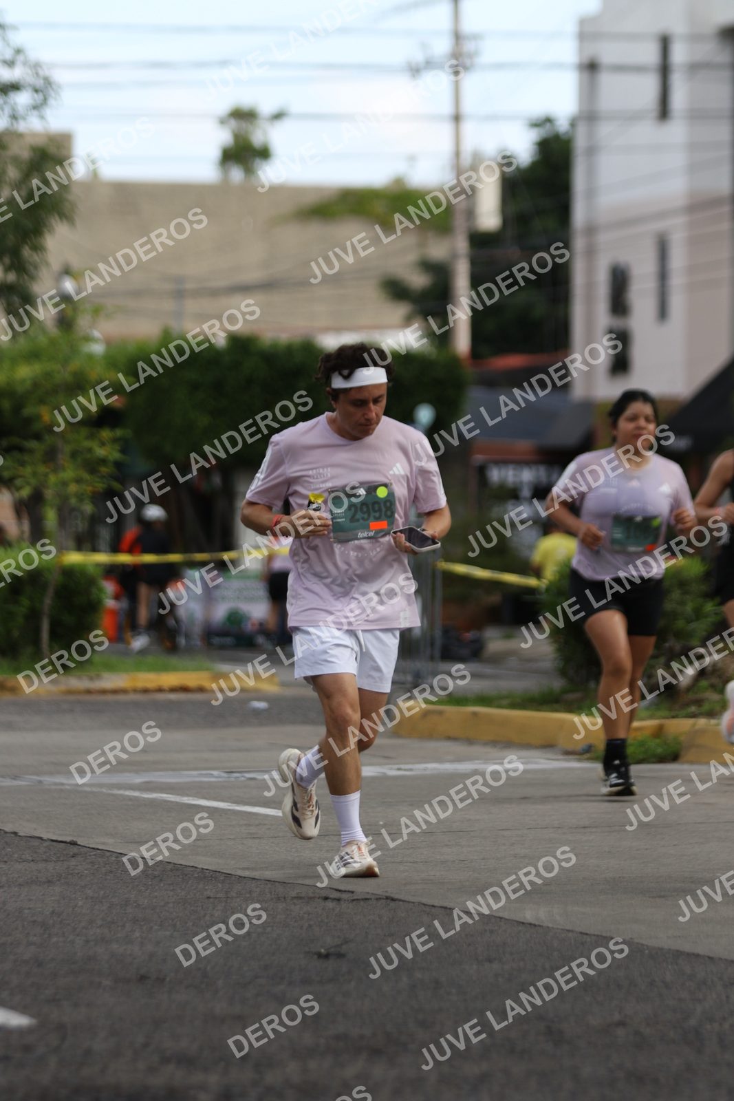 Foto de ADIDAS SPLITS GUADALAJARA 15K / 30K en Av. San Ignacio esquina Av. Ignacio L. Vallarta, Zapopan a las 09:07 · dorsal 2998