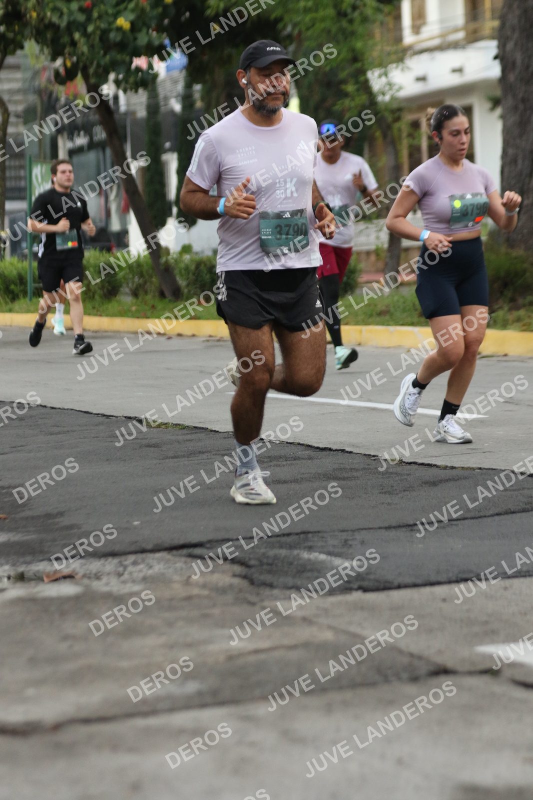 Foto de ADIDAS SPLITS GUADALAJARA 15K / 30K en Av. San Ignacio esquina Av. Ignacio L. Vallarta, Zapopan a las 06:56 · dorsal 3790, 15, 3796