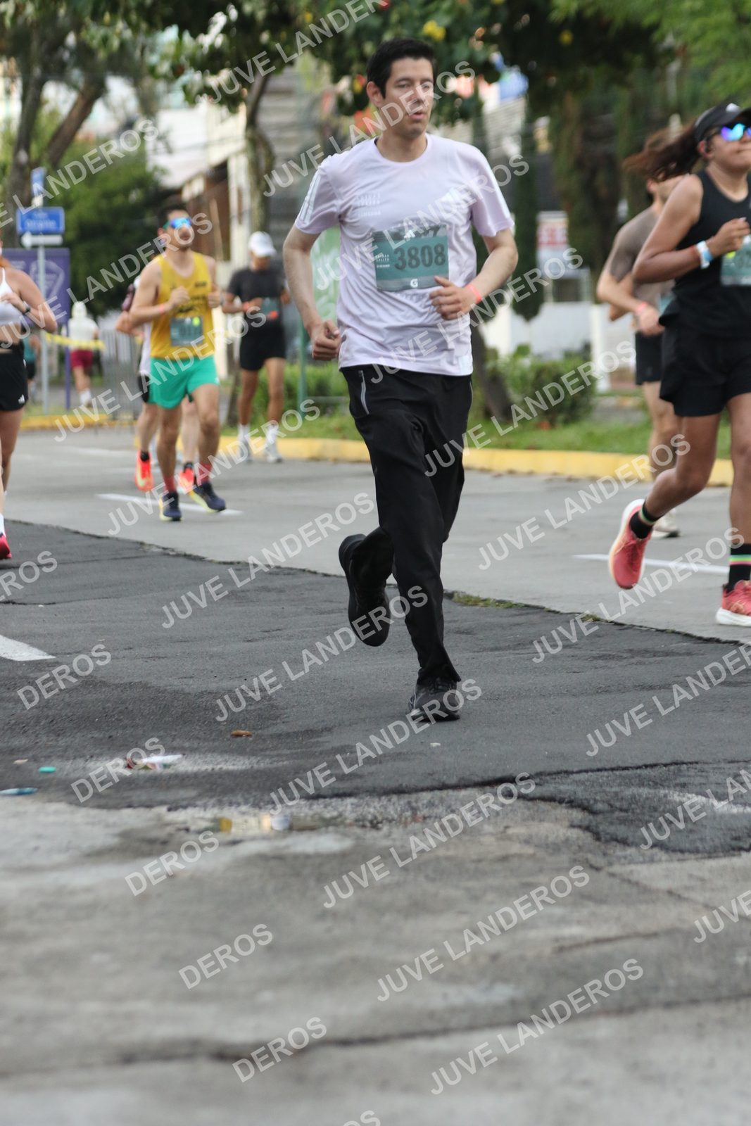 Foto de ADIDAS SPLITS GUADALAJARA 15K / 30K en Av. San Ignacio esquina Av. Ignacio L. Vallarta, Zapopan a las 07:04 · dorsal 3808