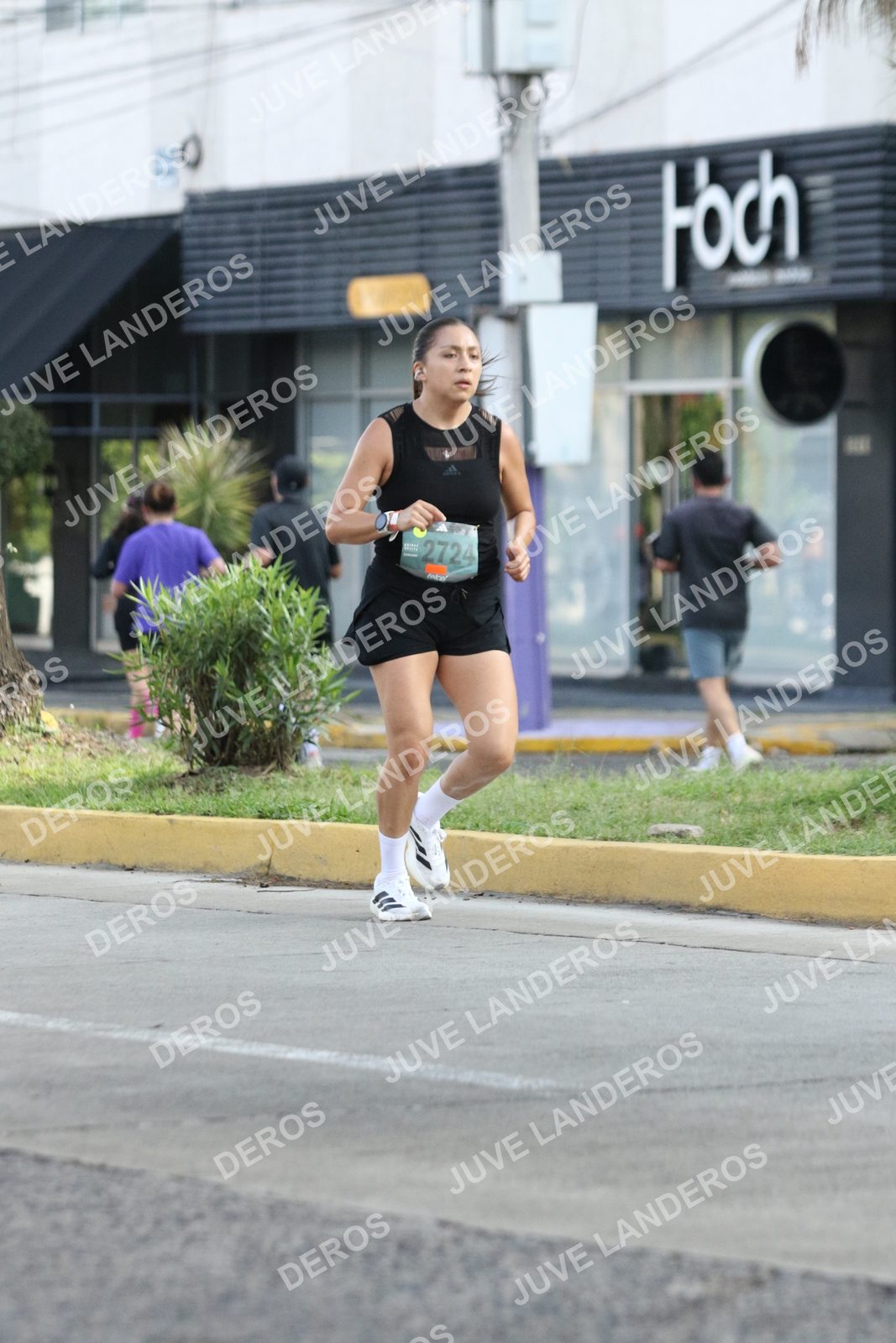 Foto de ADIDAS SPLITS GUADALAJARA 15K / 30K en Av. San Ignacio esquina Av. Ignacio L. Vallarta, Zapopan a las 08:43 · dorsal 2724