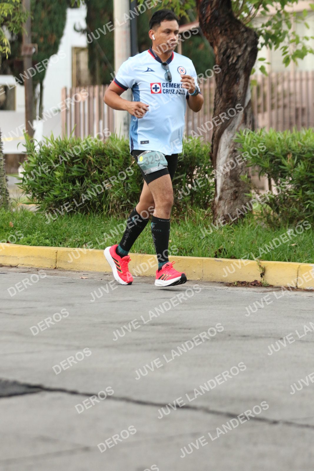 Foto de ADIDAS SPLITS GUADALAJARA 15K / 30K en Av. San Ignacio esquina Av. Ignacio L. Vallarta, Zapopan a las 06:57 · dorsal 3204