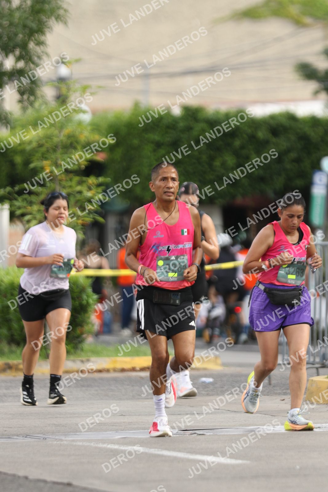 Foto de ADIDAS SPLITS GUADALAJARA 15K / 30K en Av. San Ignacio esquina Av. Ignacio L. Vallarta, Zapopan a las 09:07 · dorsal 3264, 3263