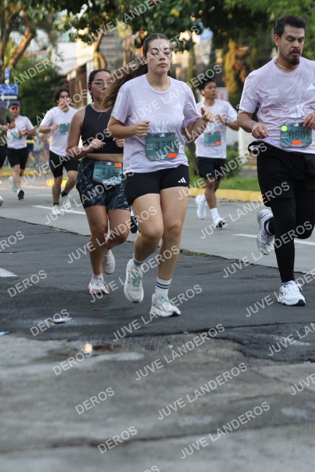 Foto de ADIDAS SPLITS GUADALAJARA 15K / 30K en Av. San Ignacio esquina Av. Ignacio L. Vallarta, Zapopan a las 07:12 · dorsal 3702, 601, 1135, 15