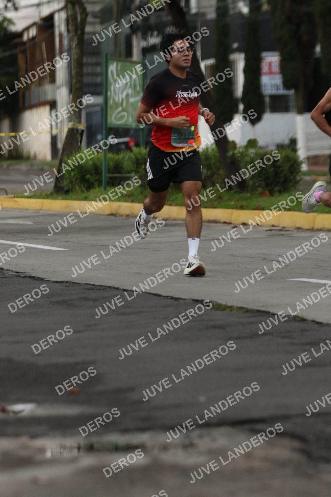 Foto de ADIDAS SPLITS GUADALAJARA 15K / 30K en Av. San Ignacio esquina Av. Ignacio L. Vallarta, Zapopan a las 06:53 · dorsal 2121
