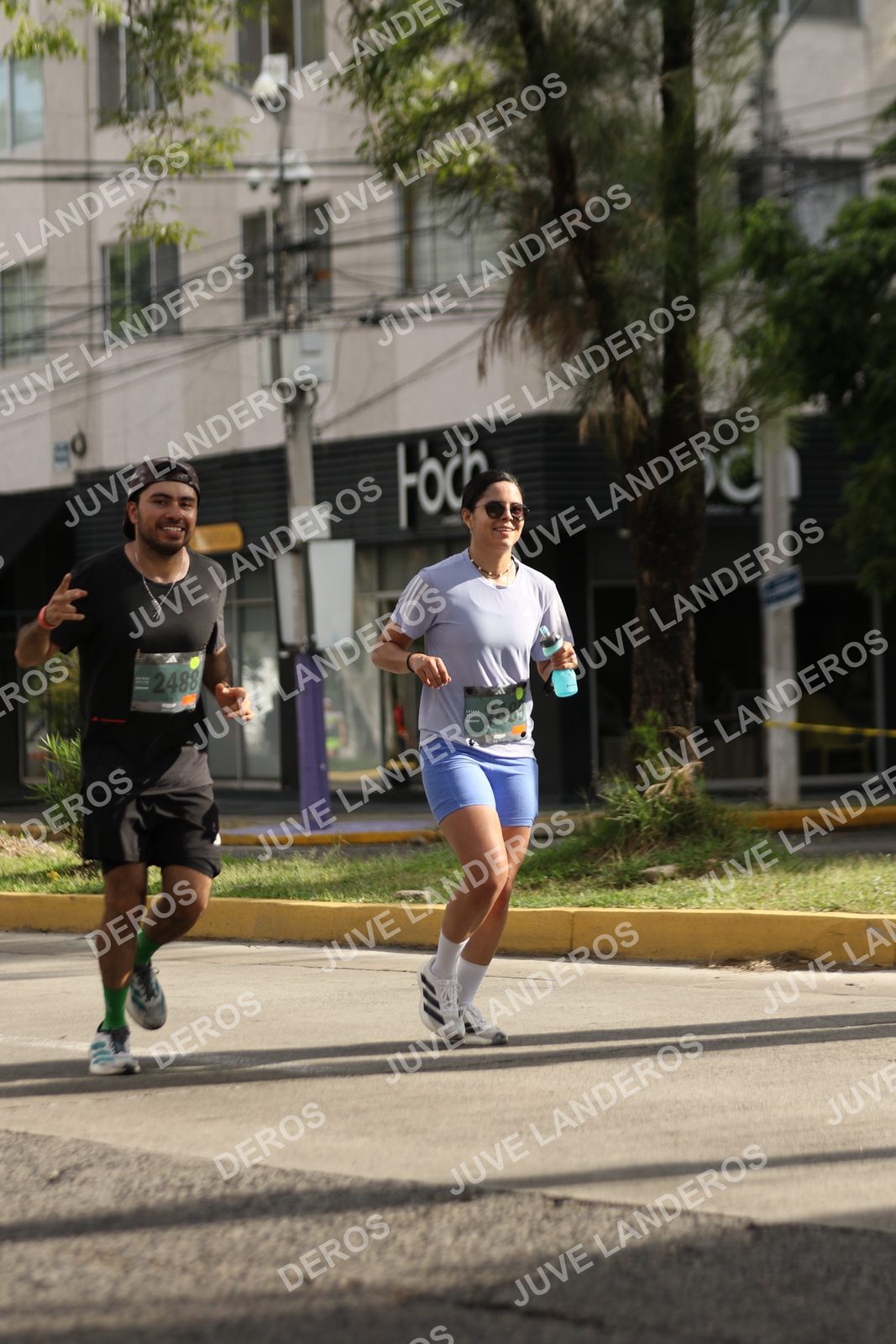 Foto de ADIDAS SPLITS GUADALAJARA 15K / 30K en Av. San Ignacio esquina Av. Ignacio L. Vallarta, Zapopan a las 09:12 · dorsal 2488, 2489