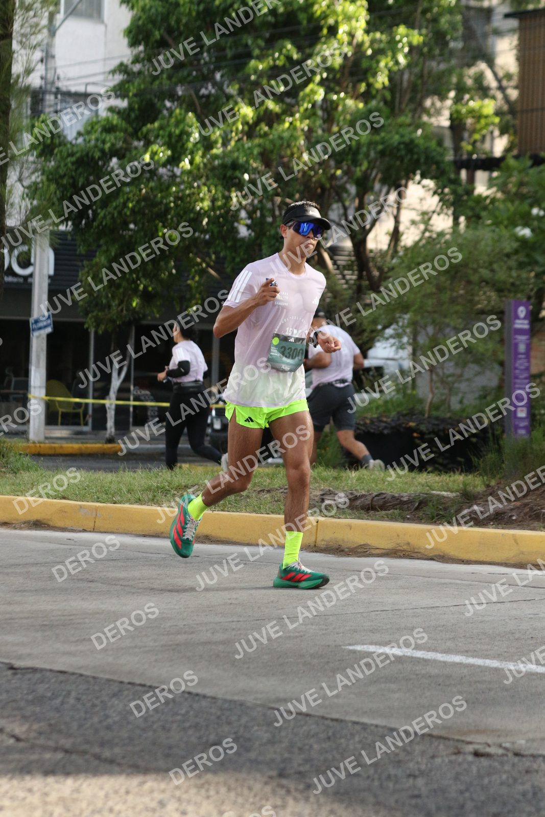 Foto de ADIDAS SPLITS GUADALAJARA 15K / 30K en Av. San Ignacio esquina Av. Ignacio L. Vallarta, Zapopan a las 08:45 · dorsal 3300