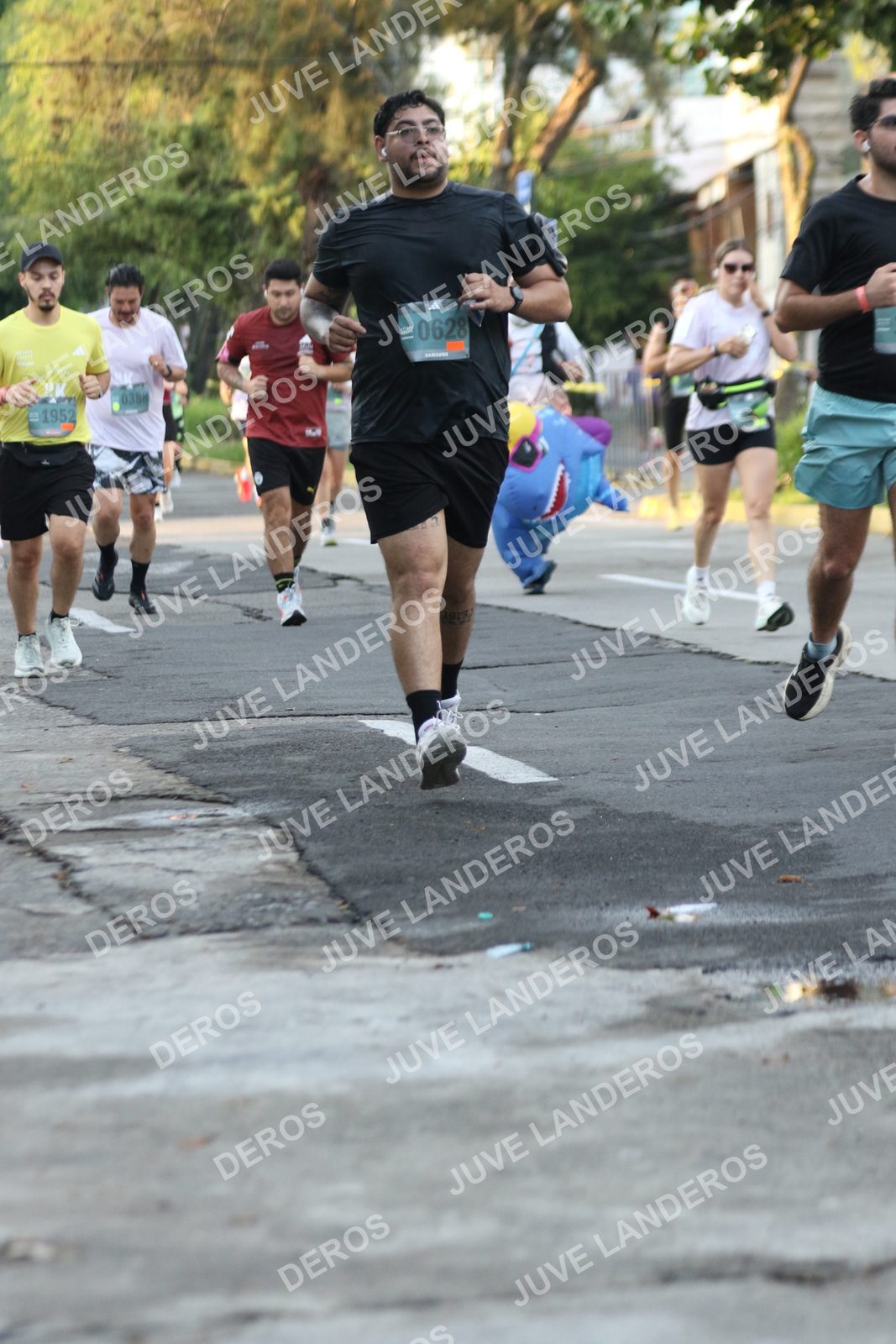 Foto de ADIDAS SPLITS GUADALAJARA 15K / 30K en Av. San Ignacio esquina Av. Ignacio L. Vallarta, Zapopan a las 07:12 · dorsal 628, 1952