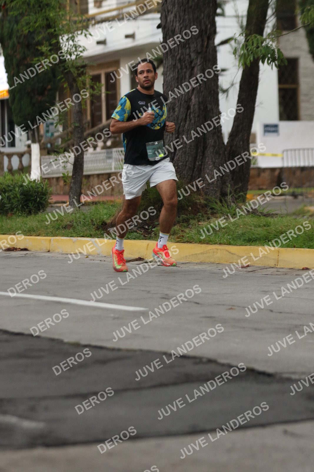 Foto de ADIDAS SPLITS GUADALAJARA 15K / 30K en Av. San Ignacio esquina Av. Ignacio L. Vallarta, Zapopan a las 06:51 · dorsal 2490