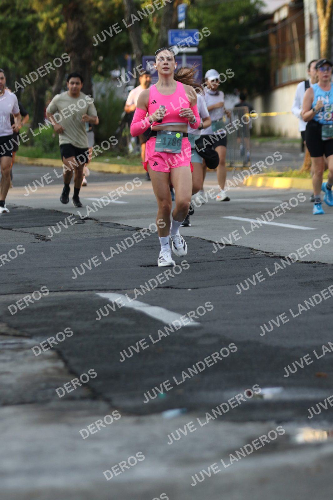 Foto de ADIDAS SPLITS GUADALAJARA 15K / 30K en Av. San Ignacio esquina Av. Ignacio L. Vallarta, Zapopan a las 07:12 · dorsal 1786