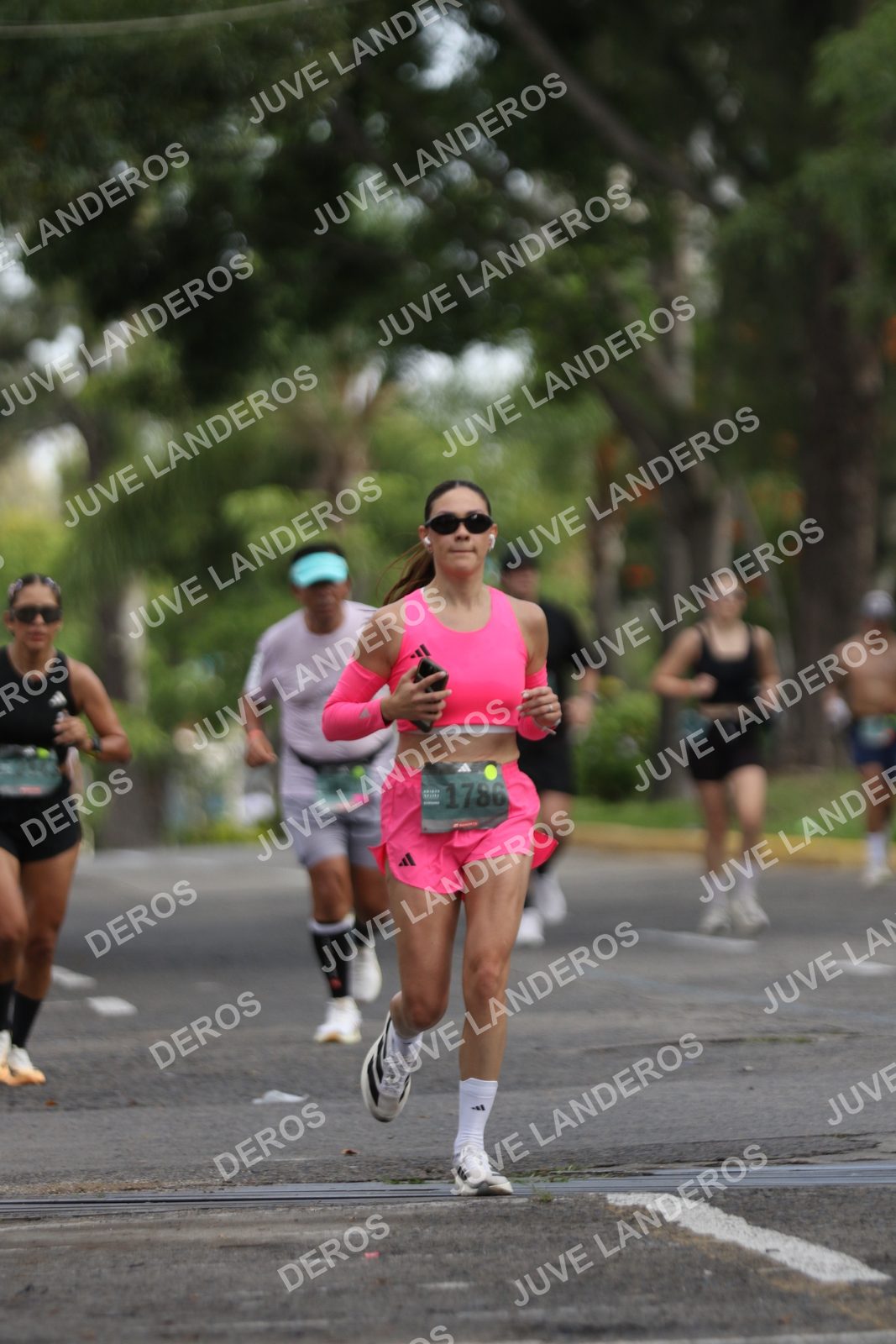 Foto de ADIDAS SPLITS GUADALAJARA 15K / 30K en Av. San Ignacio esquina Av. Ignacio L. Vallarta, Zapopan a las 09:04 · dorsal 1786