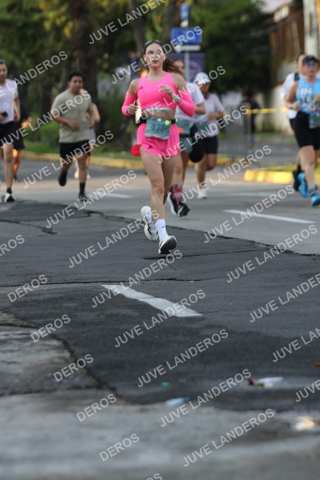 Foto de ADIDAS SPLITS GUADALAJARA 15K / 30K en Av. San Ignacio esquina Av. Ignacio L. Vallarta, Zapopan a las 07:12 · dorsal 1786