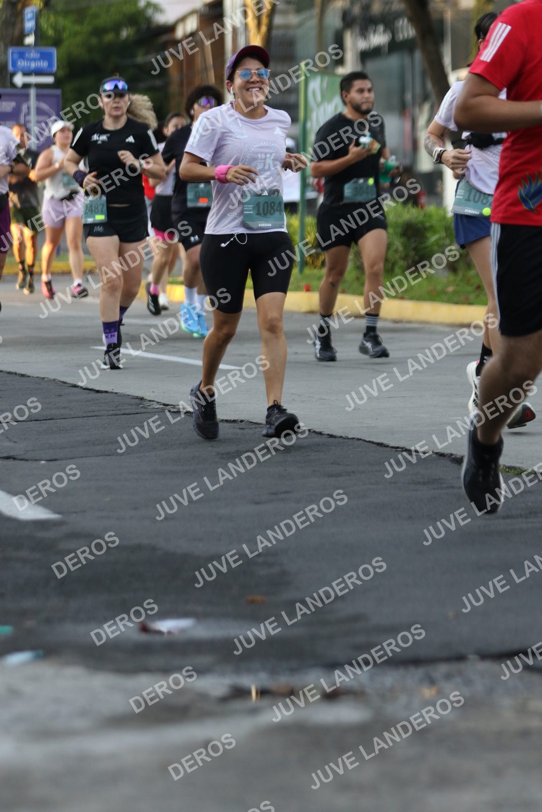 Foto de ADIDAS SPLITS GUADALAJARA 15K / 30K en Av. San Ignacio esquina Av. Ignacio L. Vallarta, Zapopan a las 07:11 · dorsal 2487, 3040, 1084