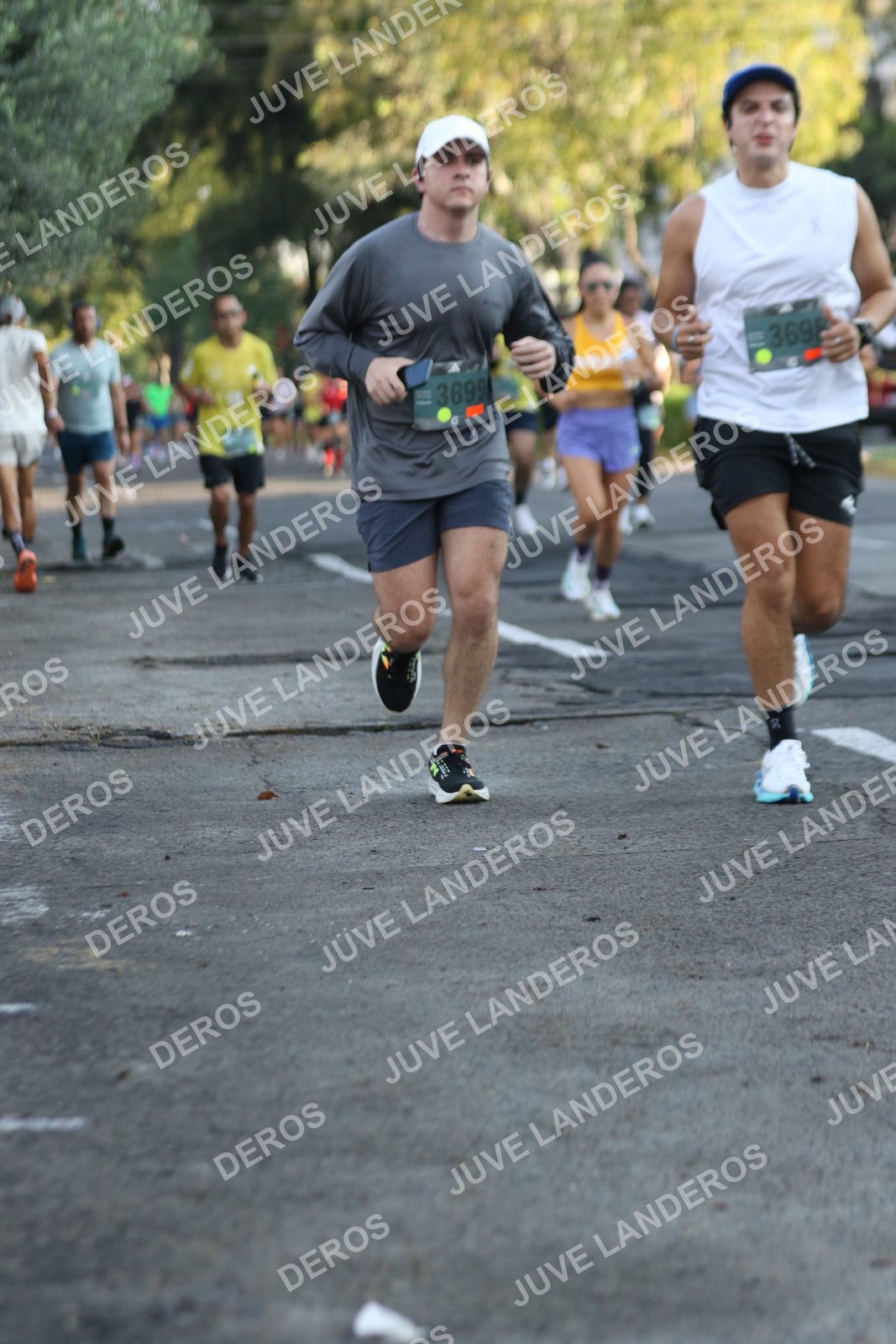 Foto de ADIDAS SPLITS GUADALAJARA 15K / 30K en Av. San Ignacio esquina Av. Ignacio L. Vallarta, Zapopan a las 07:35 · dorsal 3699, 3698