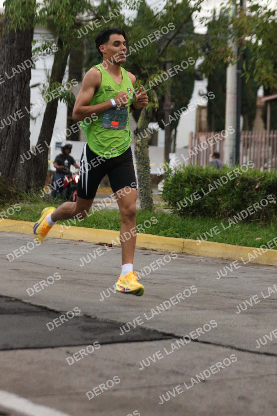 Foto de ADIDAS SPLITS GUADALAJARA 15K / 30K en Av. San Ignacio esquina Av. Ignacio L. Vallarta, Zapopan a las 06:47 · dorsal 2257