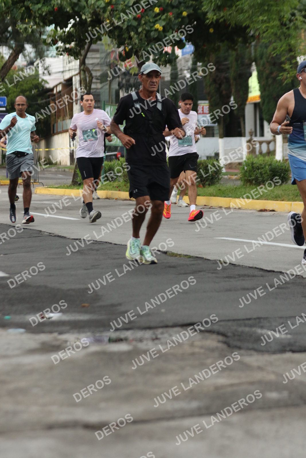 Foto de ADIDAS SPLITS GUADALAJARA 15K / 30K en Av. San Ignacio esquina Av. Ignacio L. Vallarta, Zapopan a las 06:58 · dorsal 2128, 2703