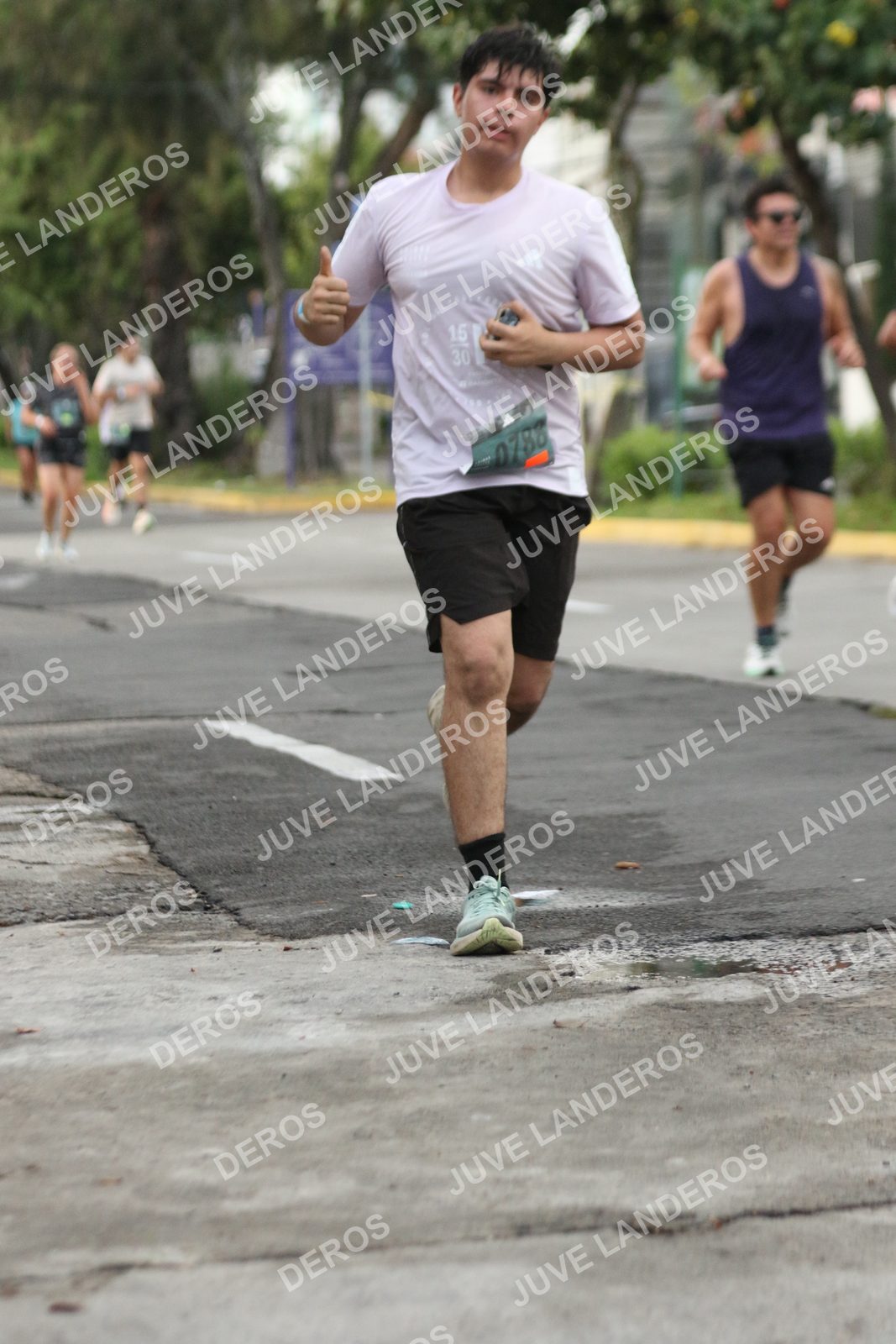 Foto de ADIDAS SPLITS GUADALAJARA 15K / 30K en Av. San Ignacio esquina Av. Ignacio L. Vallarta, Zapopan a las 06:58 · dorsal 15, 30, 788