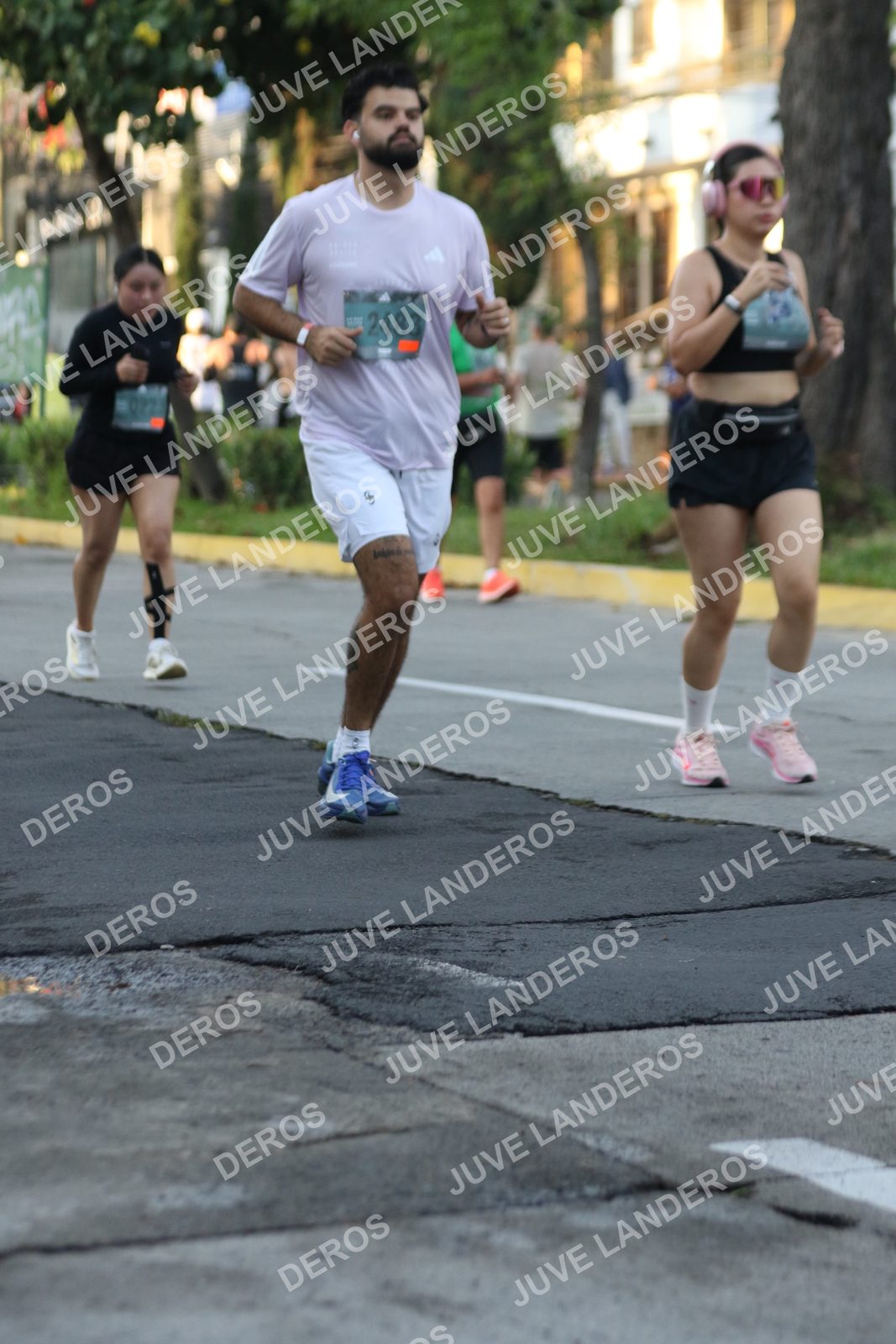 Foto de ADIDAS SPLITS GUADALAJARA 15K / 30K en Av. San Ignacio esquina Av. Ignacio L. Vallarta, Zapopan a las 07:19 · dorsal 2483