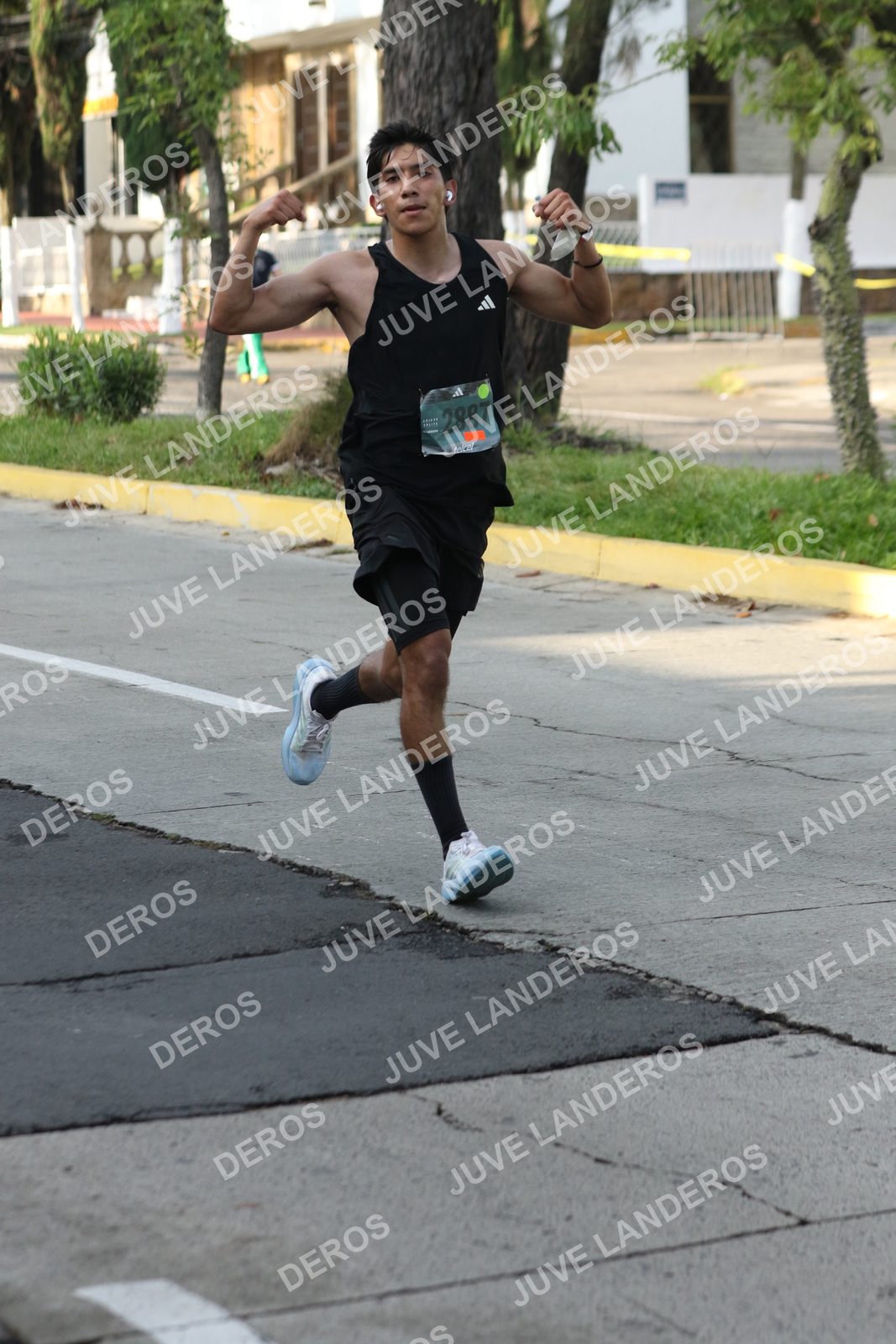 Foto de ADIDAS SPLITS GUADALAJARA 15K / 30K en Av. San Ignacio esquina Av. Ignacio L. Vallarta, Zapopan a las 08:16 · dorsal 2887
