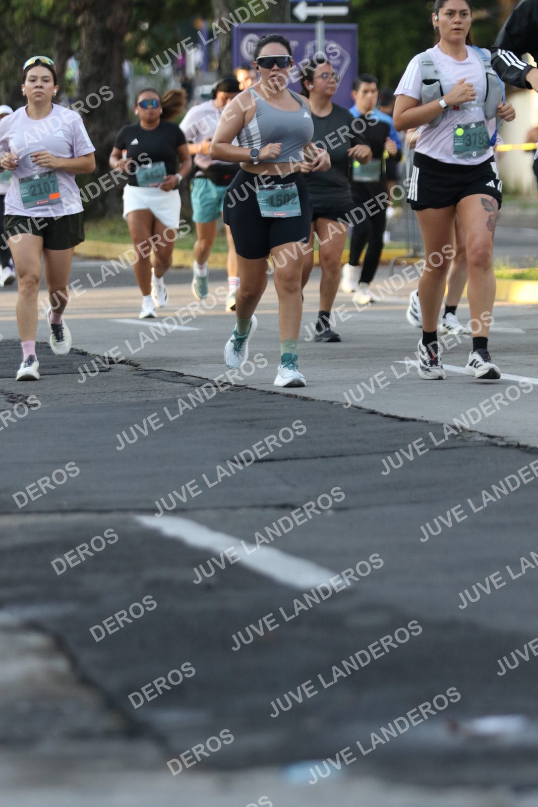 Foto de ADIDAS SPLITS GUADALAJARA 15K / 30K en Av. San Ignacio esquina Av. Ignacio L. Vallarta, Zapopan a las 07:17 · dorsal 2107, 3783