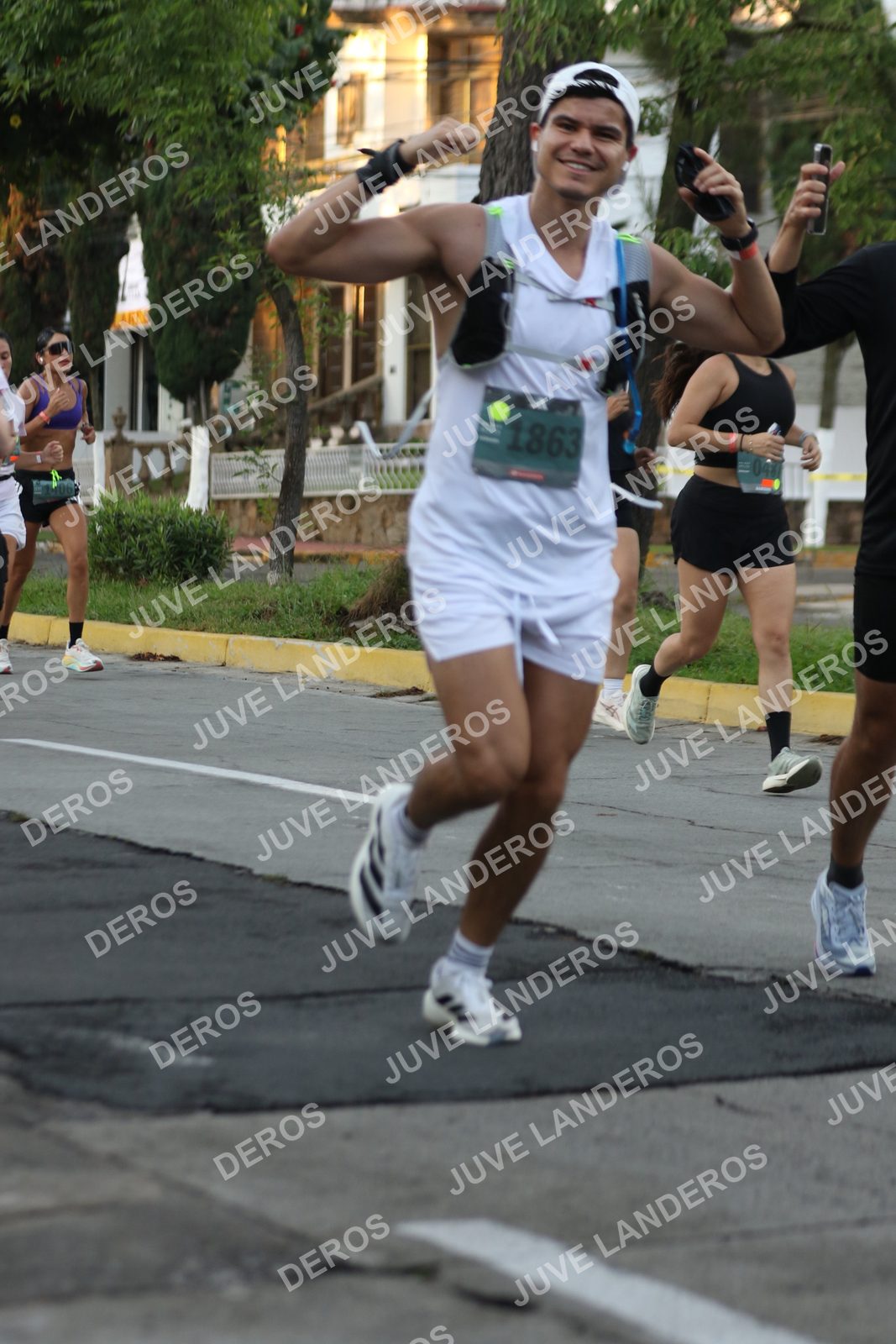 Foto de ADIDAS SPLITS GUADALAJARA 15K / 30K en Av. San Ignacio esquina Av. Ignacio L. Vallarta, Zapopan a las 07:06 · dorsal 1863