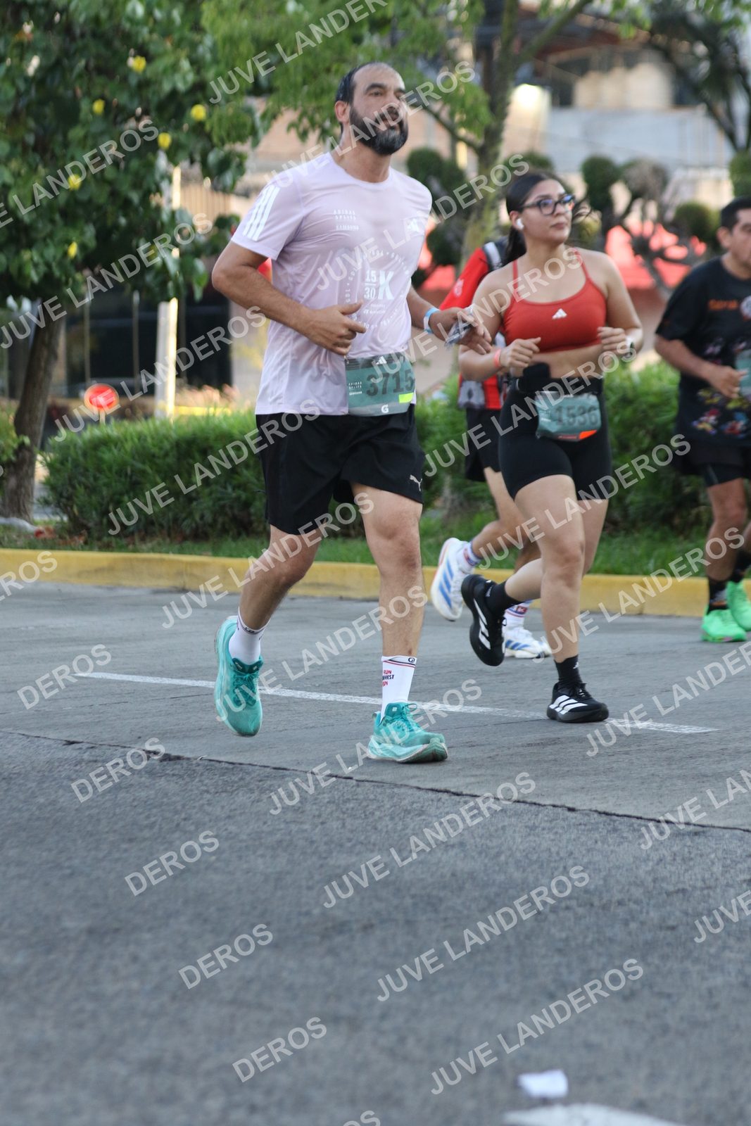 Foto de ADIDAS SPLITS GUADALAJARA 15K / 30K en Av. San Ignacio esquina Av. Ignacio L. Vallarta, Zapopan a las 07:38 · dorsal 3715, 1536