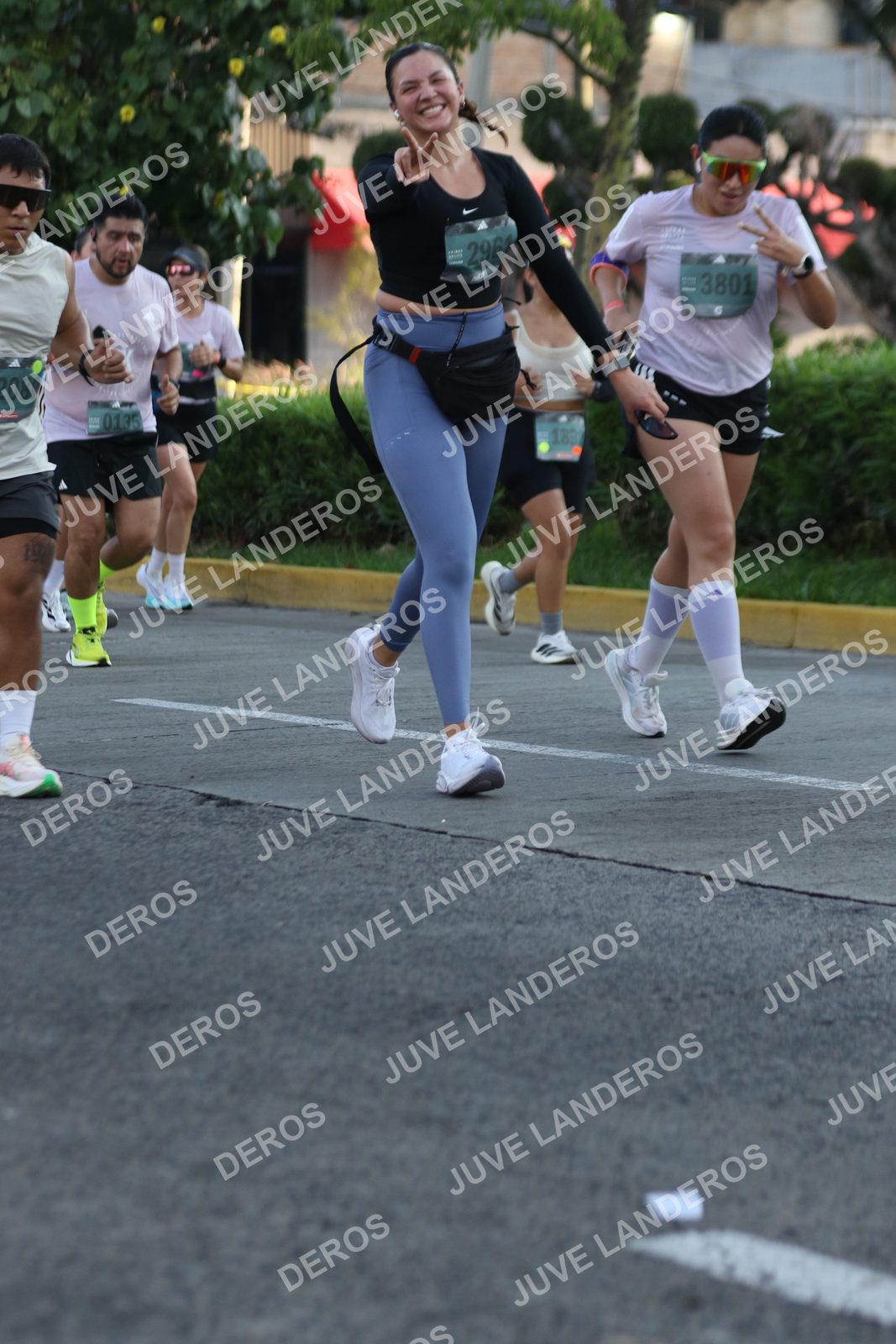 Foto de ADIDAS SPLITS GUADALAJARA 15K / 30K en Av. San Ignacio esquina Av. Ignacio L. Vallarta, Zapopan a las 07:37 · dorsal 3801, 135, 189, 2080