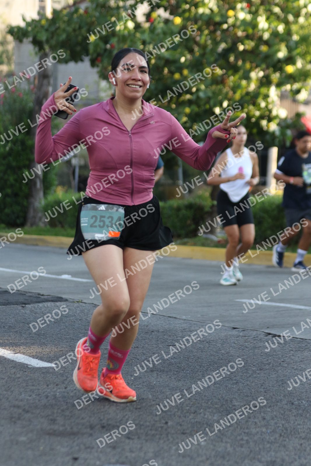Foto de ADIDAS SPLITS GUADALAJARA 15K / 30K en Av. San Ignacio esquina Av. Ignacio L. Vallarta, Zapopan a las 07:47 · dorsal 2534