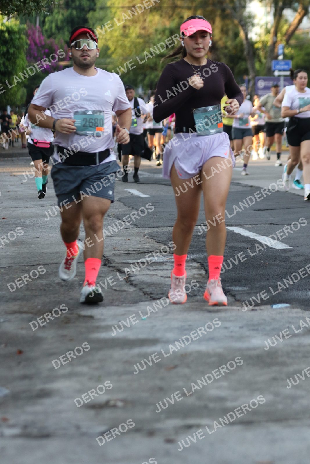 Foto de ADIDAS SPLITS GUADALAJARA 15K / 30K en Av. San Ignacio esquina Av. Ignacio L. Vallarta, Zapopan a las 07:16 · dorsal 2680, 2678