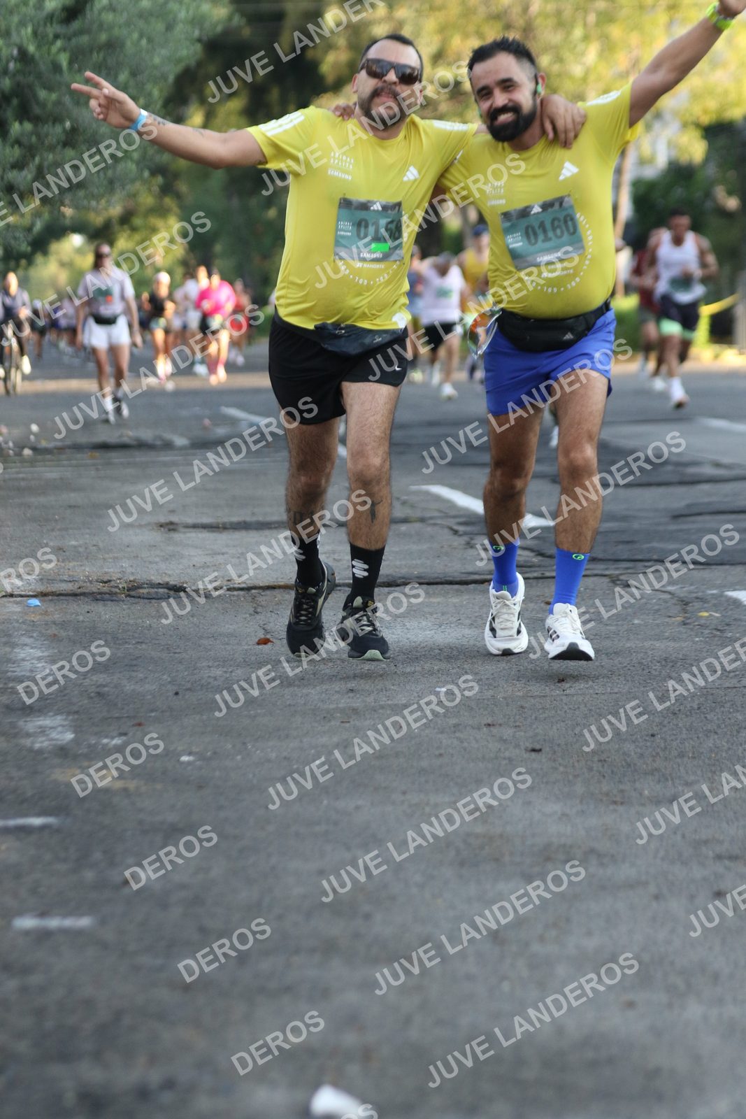 Foto de ADIDAS SPLITS GUADALAJARA 15K / 30K en Av. San Ignacio esquina Av. Ignacio L. Vallarta, Zapopan a las 07:32 · dorsal 160, 158, 101