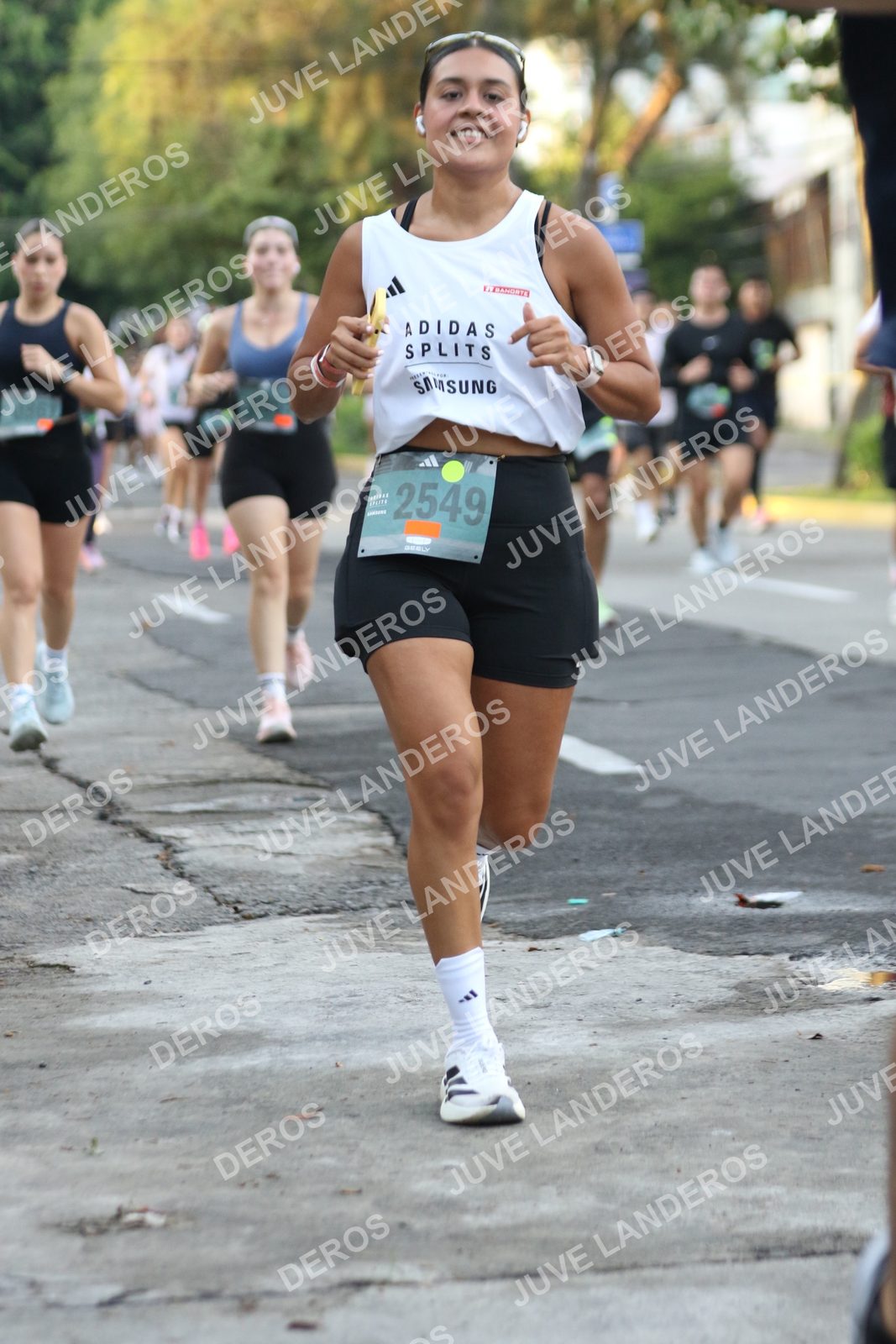 Foto de ADIDAS SPLITS GUADALAJARA 15K / 30K en Av. San Ignacio esquina Av. Ignacio L. Vallarta, Zapopan a las 07:10 · dorsal 2549