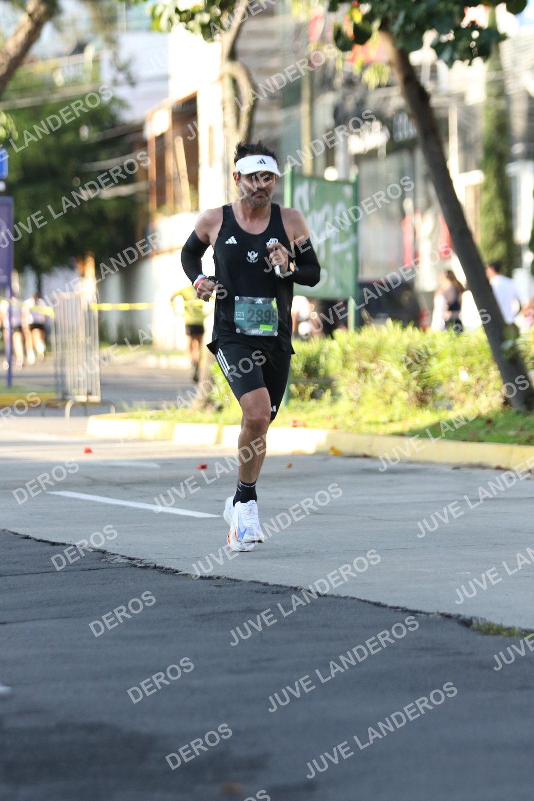 Foto de ADIDAS SPLITS GUADALAJARA 15K / 30K en Av. San Ignacio esquina Av. Ignacio L. Vallarta, Zapopan a las 07:58 · dorsal 2899