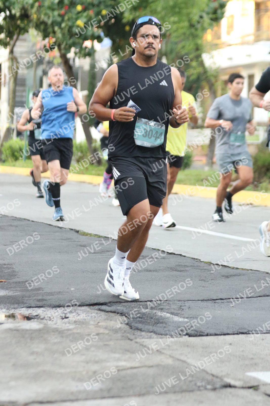 Foto de ADIDAS SPLITS GUADALAJARA 15K / 30K en Av. San Ignacio esquina Av. Ignacio L. Vallarta, Zapopan a las 07:04 · dorsal 3044