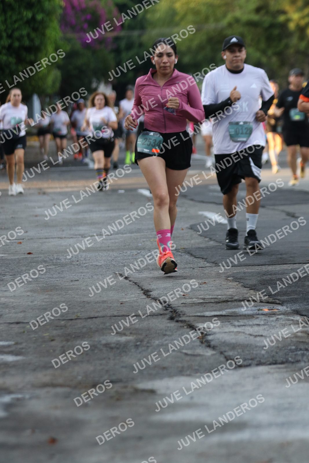 Foto de ADIDAS SPLITS GUADALAJARA 15K / 30K en Av. San Ignacio esquina Av. Ignacio L. Vallarta, Zapopan a las 07:13 · dorsal 2534