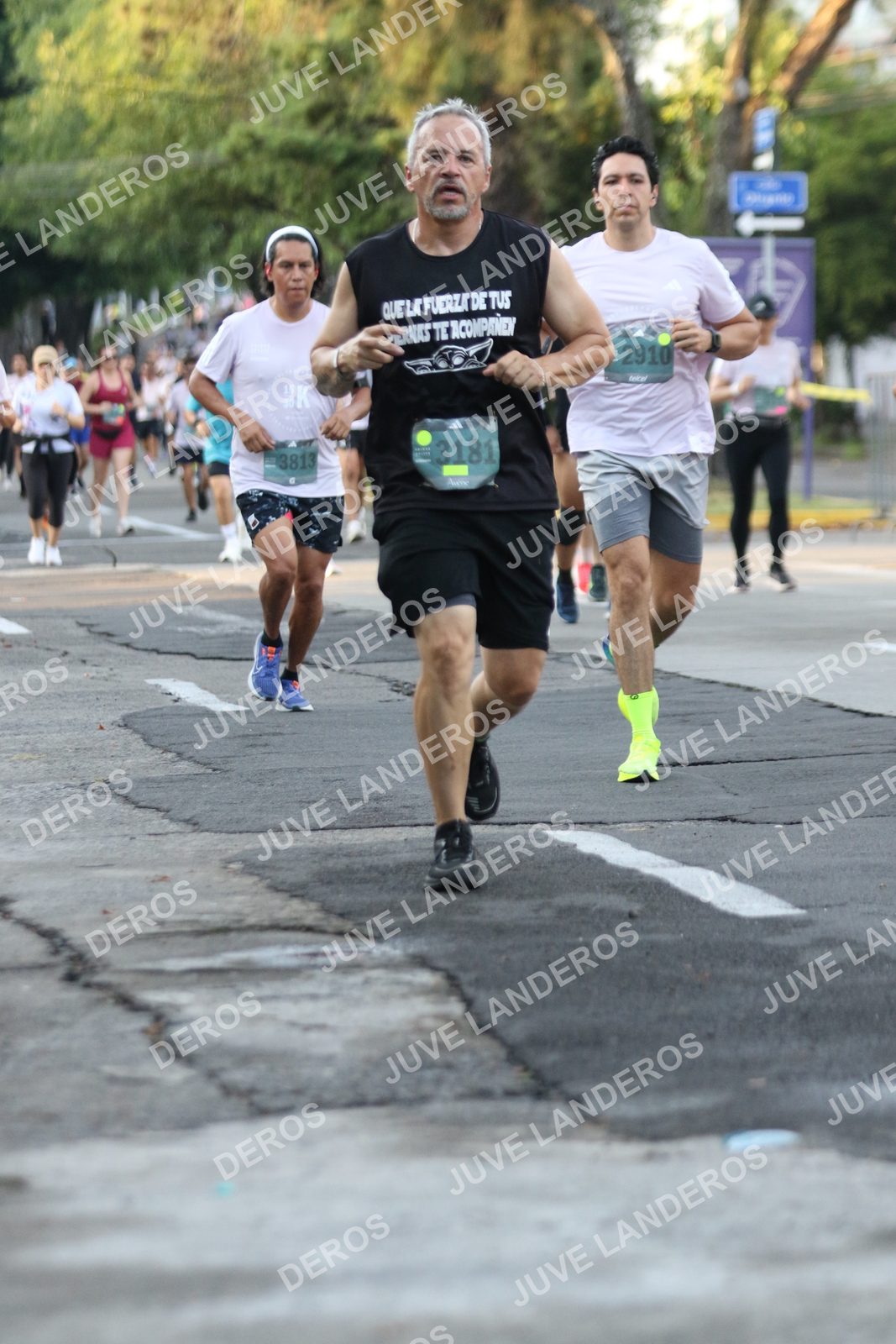 Foto de ADIDAS SPLITS GUADALAJARA 15K / 30K en Av. San Ignacio esquina Av. Ignacio L. Vallarta, Zapopan a las 07:14 · dorsal 3181, 2910, 3813, 30