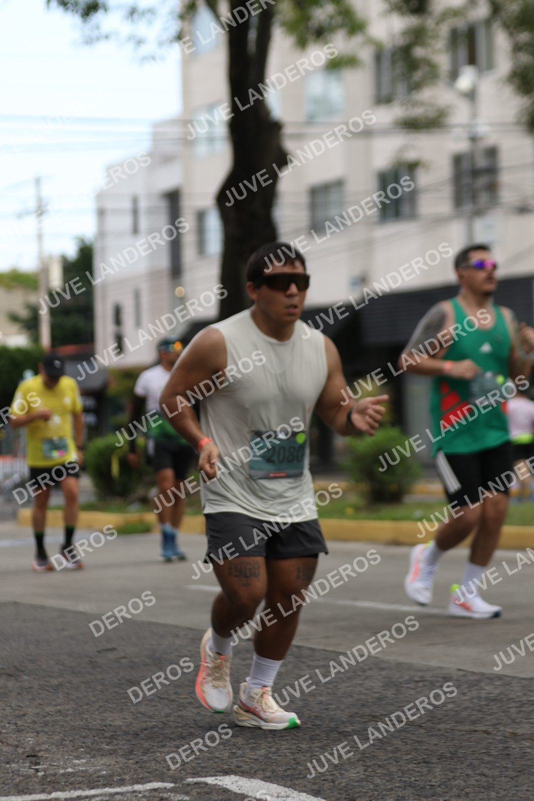 Foto de ADIDAS SPLITS GUADALAJARA 15K / 30K en Av. San Ignacio esquina Av. Ignacio L. Vallarta, Zapopan a las 09:09 · dorsal 2080, 1960