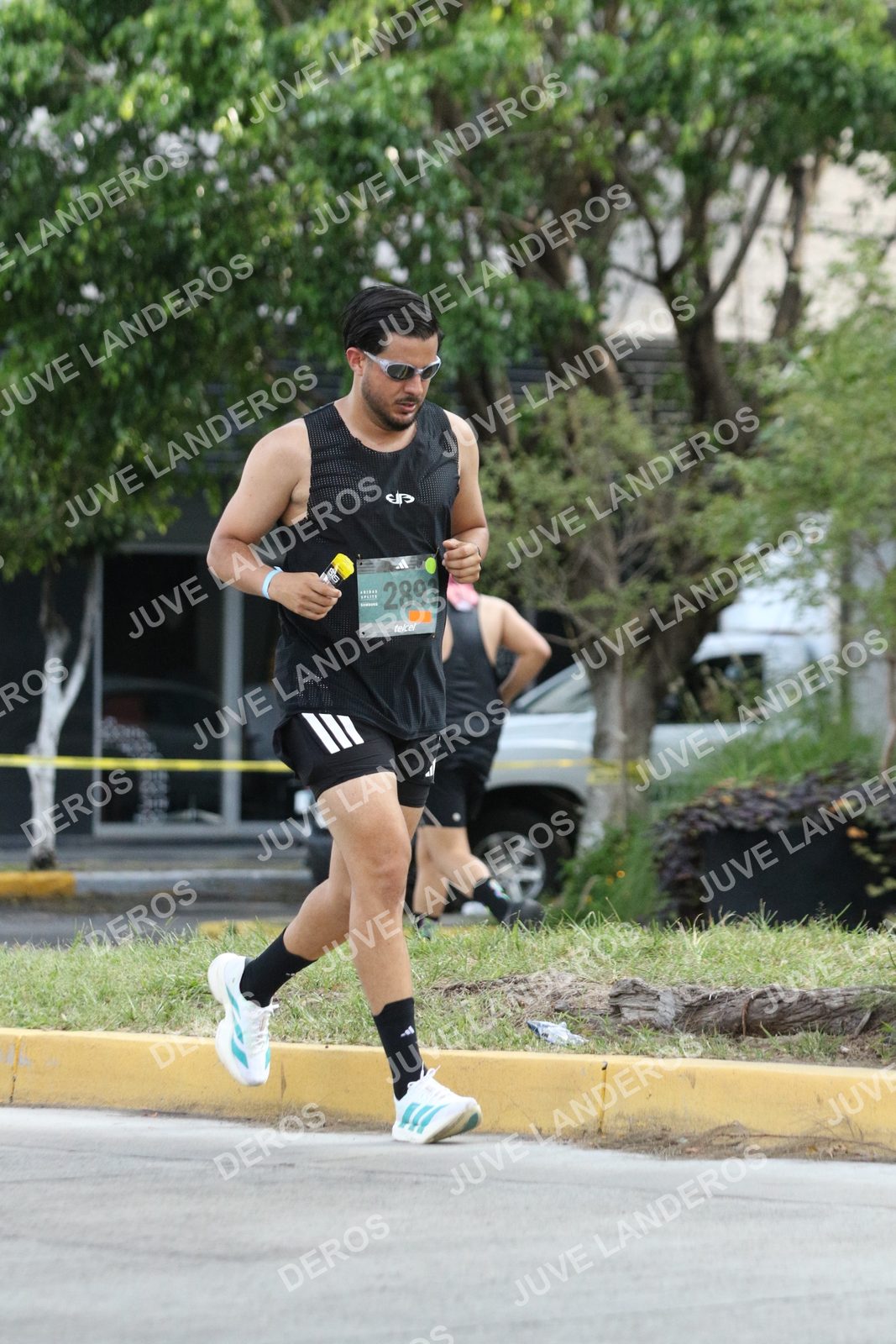 Foto de ADIDAS SPLITS GUADALAJARA 15K / 30K en Av. San Ignacio esquina Av. Ignacio L. Vallarta, Zapopan a las 08:42 · dorsal 2893