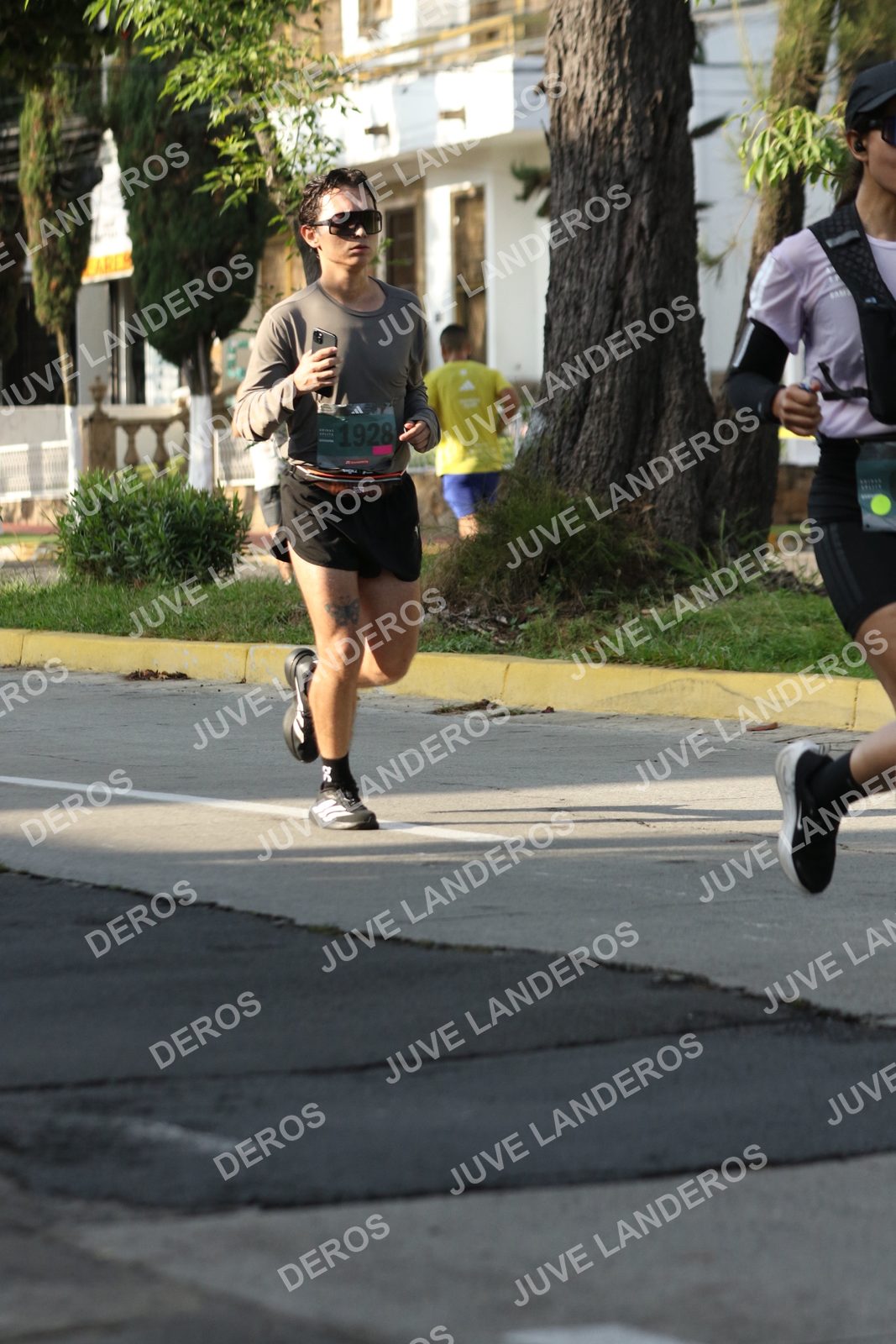 Foto de ADIDAS SPLITS GUADALAJARA 15K / 30K en Av. San Ignacio esquina Av. Ignacio L. Vallarta, Zapopan a las 08:28 · dorsal 1928