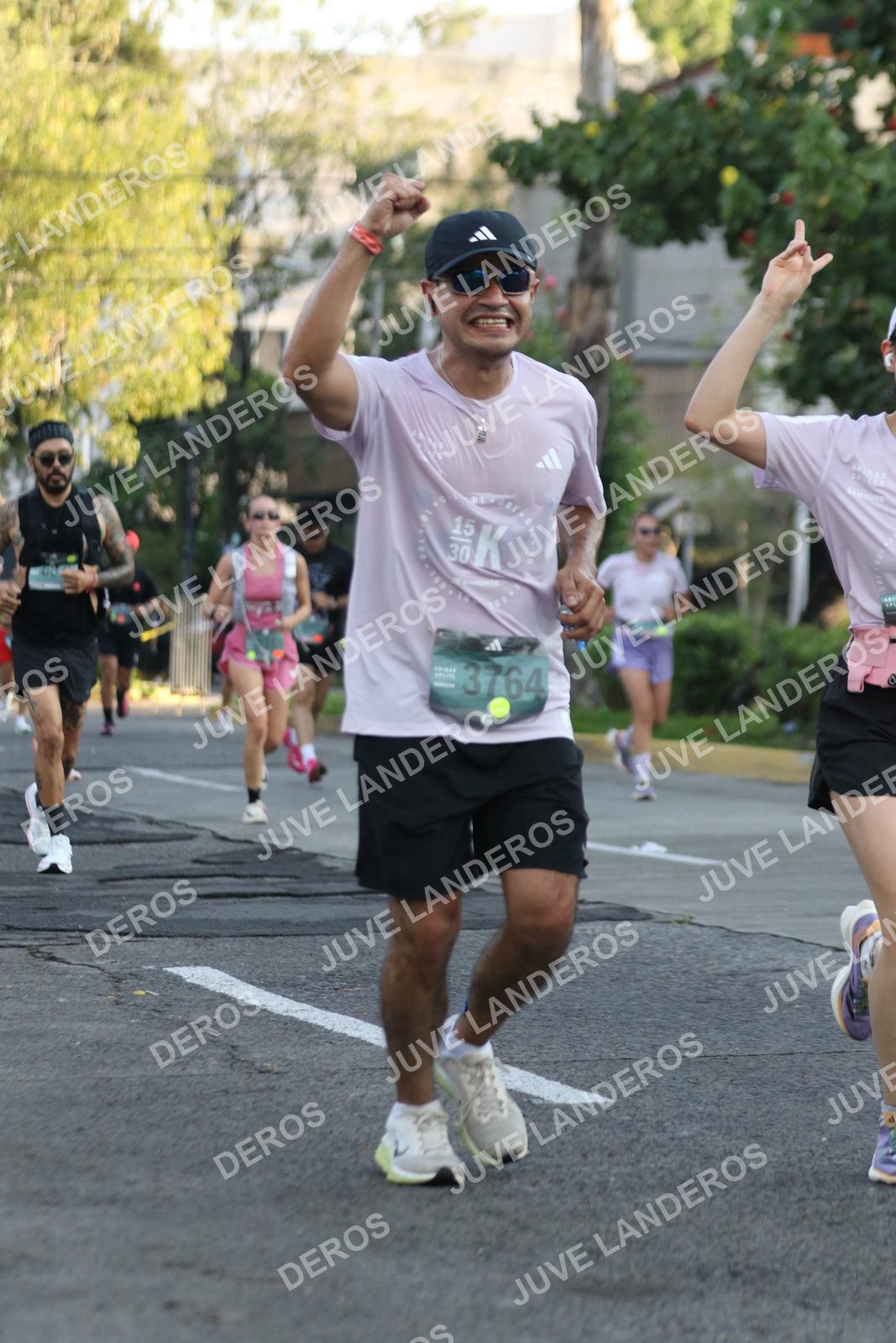Foto de ADIDAS SPLITS GUADALAJARA 15K / 30K en Av. San Ignacio esquina Av. Ignacio L. Vallarta, Zapopan a las 07:32 · dorsal 3764, 30, 15
