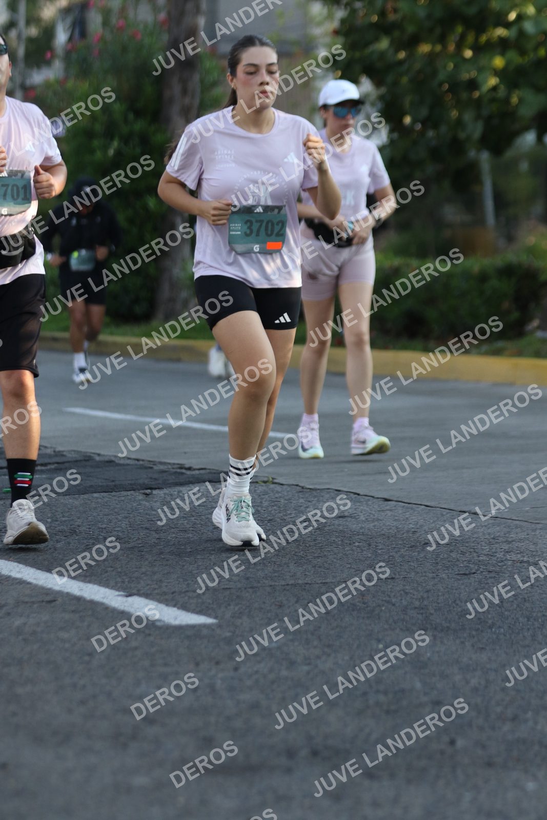 Foto de ADIDAS SPLITS GUADALAJARA 15K / 30K en Av. San Ignacio esquina Av. Ignacio L. Vallarta, Zapopan a las 07:46 · dorsal 3702, 701, 15