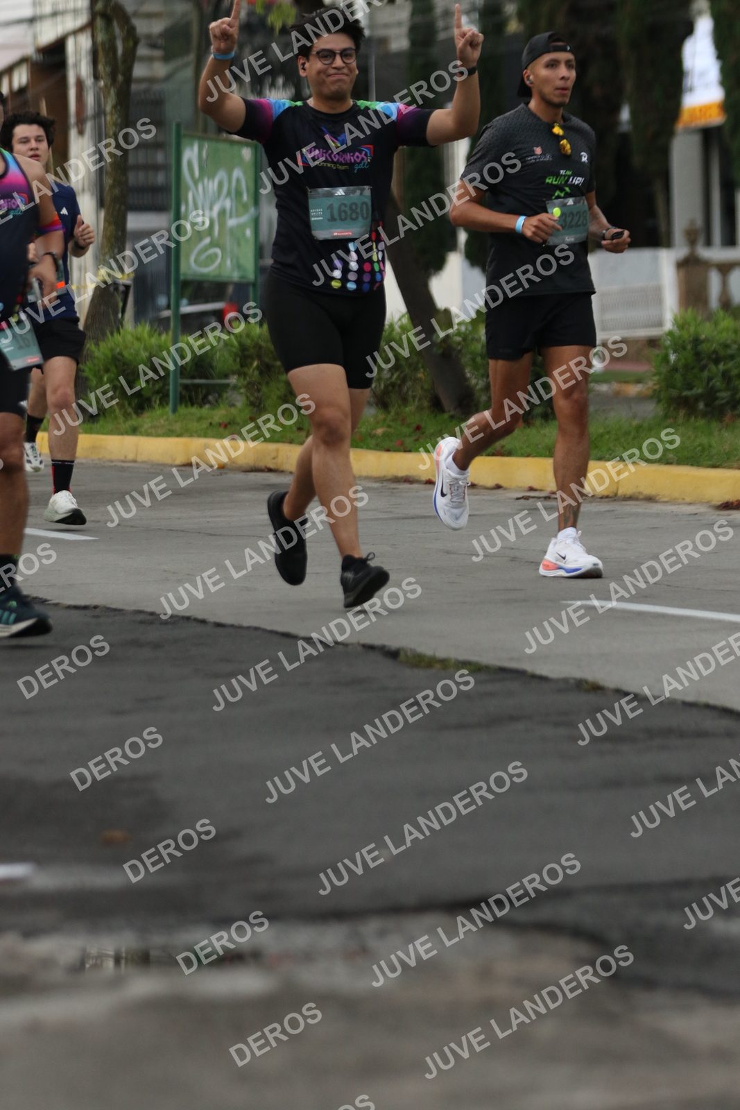 Foto de ADIDAS SPLITS GUADALAJARA 15K / 30K en Av. San Ignacio esquina Av. Ignacio L. Vallarta, Zapopan a las 06:58 · dorsal 1680, 3228, 167