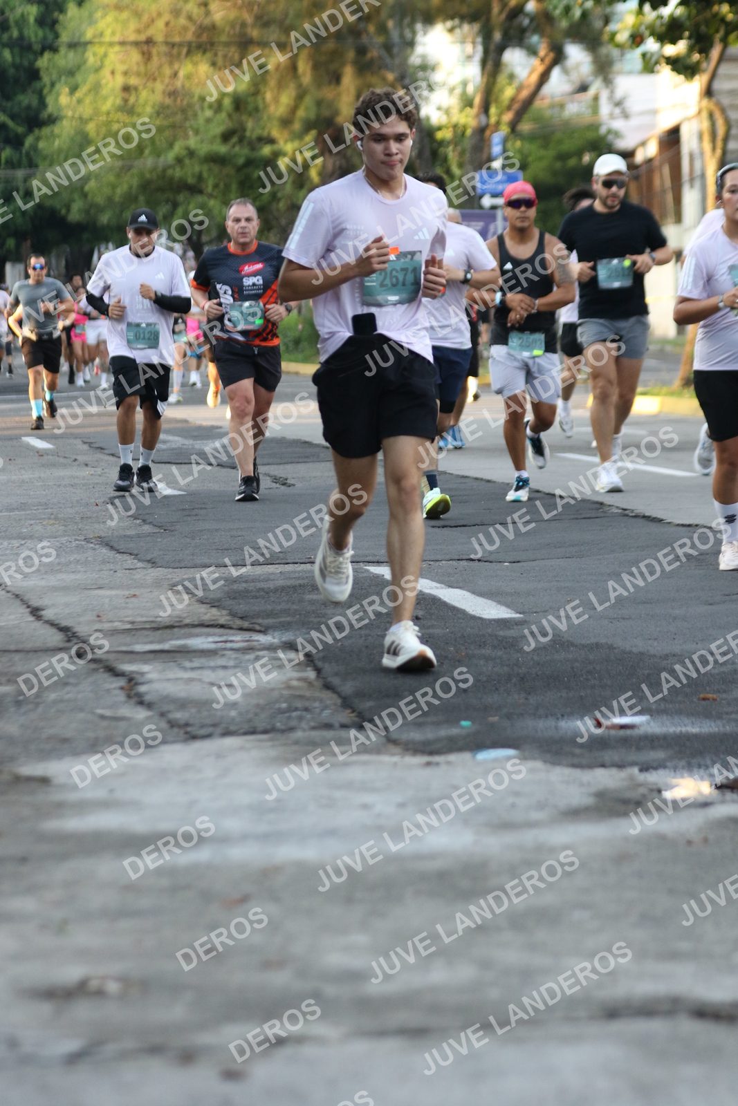 Foto de ADIDAS SPLITS GUADALAJARA 15K / 30K en Av. San Ignacio esquina Av. Ignacio L. Vallarta, Zapopan a las 07:13 · dorsal 2671, 128, 1267