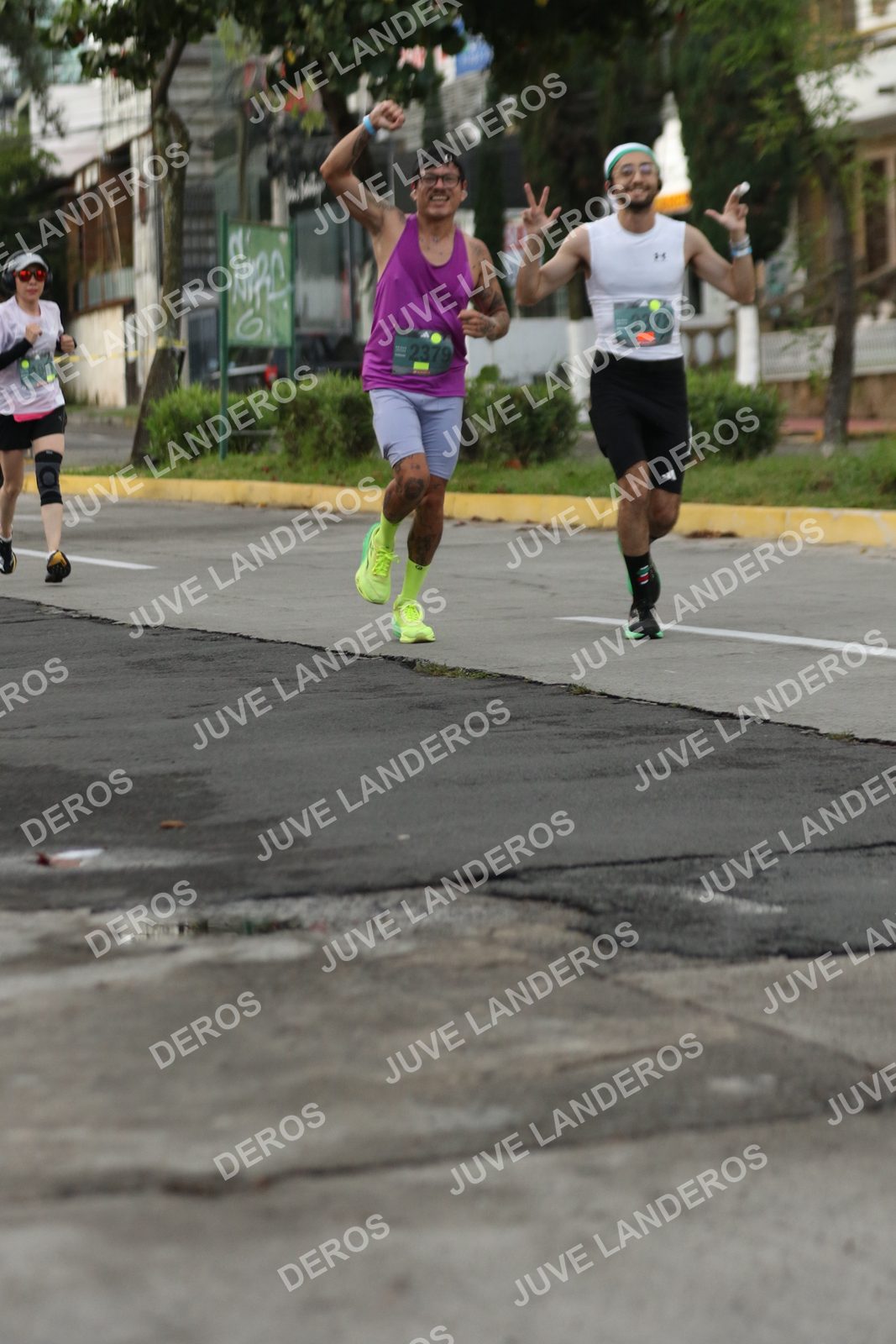Foto de ADIDAS SPLITS GUADALAJARA 15K / 30K en Av. San Ignacio esquina Av. Ignacio L. Vallarta, Zapopan a las 06:58 · dorsal 2378, 2379